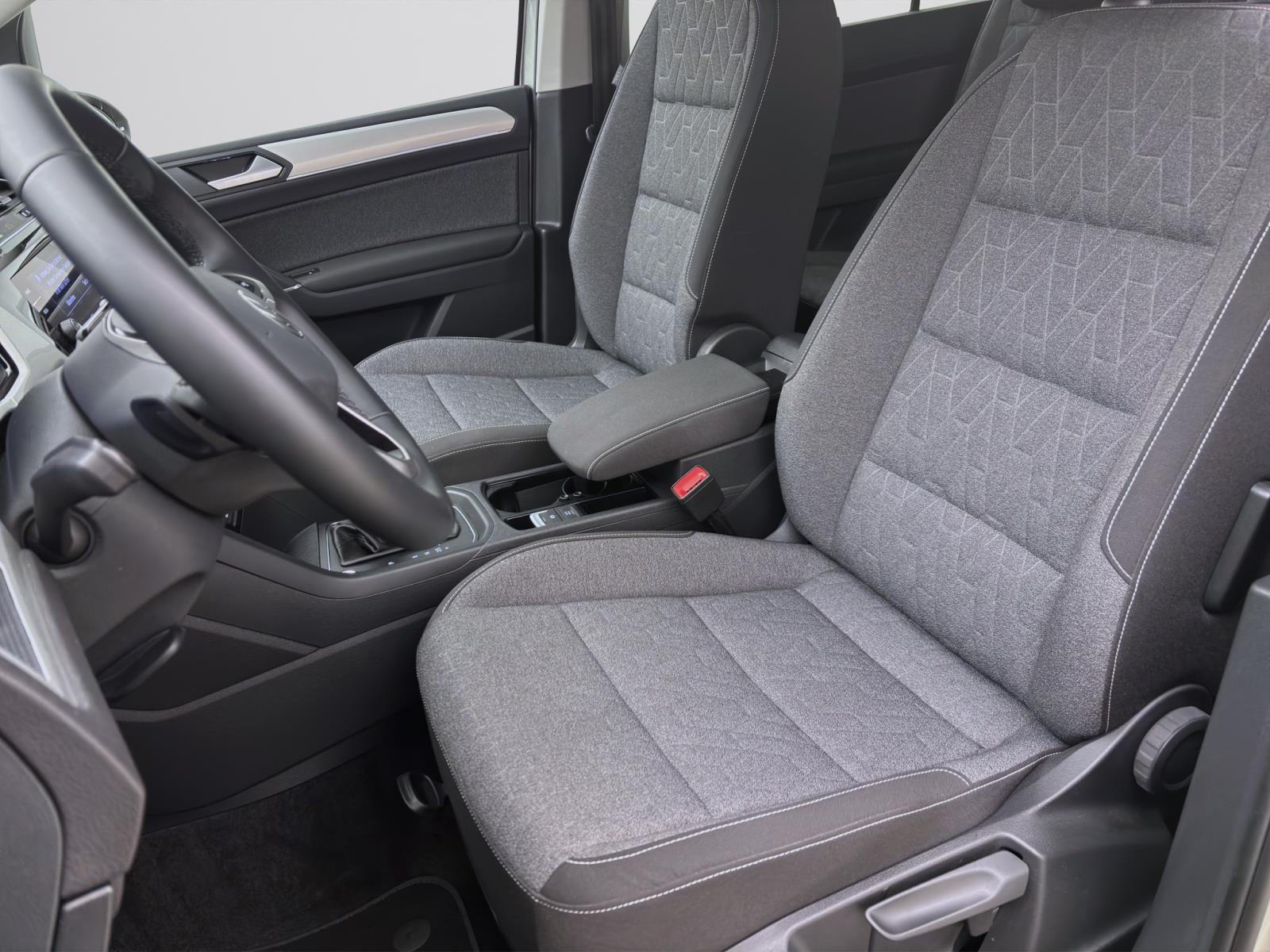 Volkswagen Touran 1.5 TSI DSG MOVE NAVI IQ.LIGHT KAMERA 7SITZE