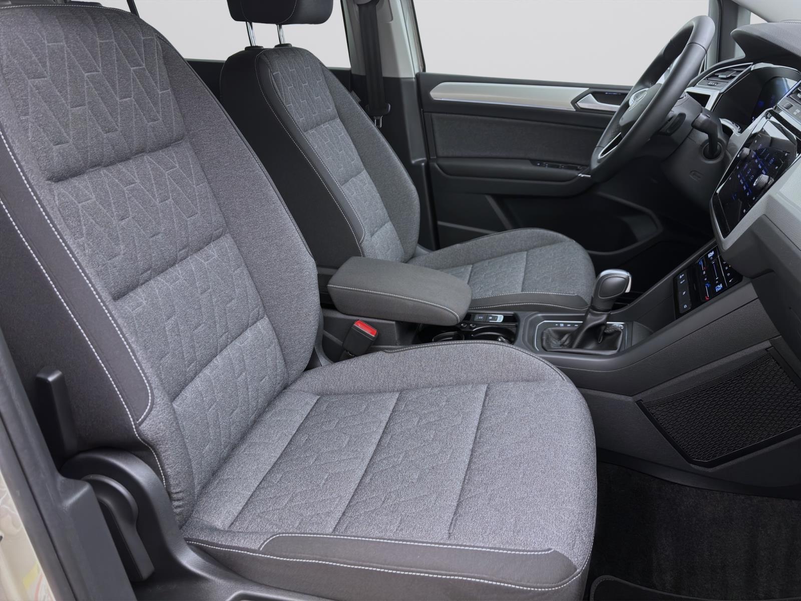 Volkswagen Touran 1.5 TSI DSG MOVE NAVI IQ.LIGHT KAMERA 7SITZE