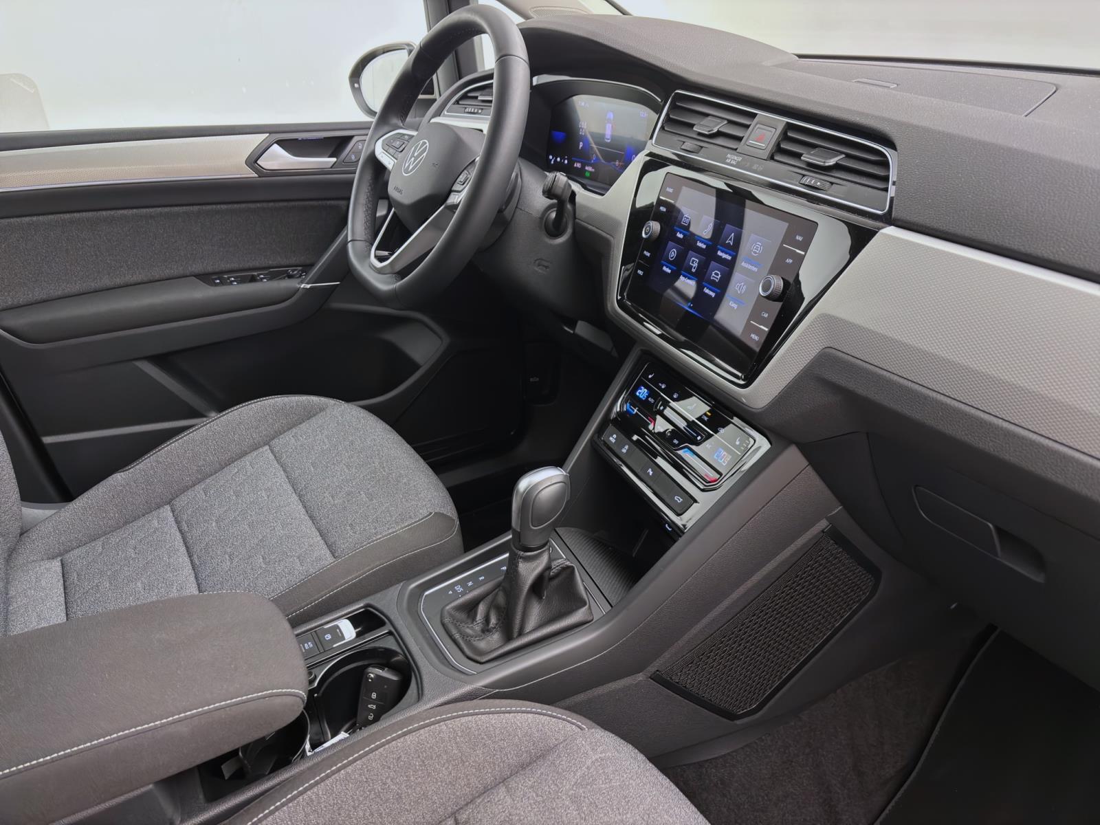 Volkswagen Touran 1.5 TSI DSG MOVE NAVI IQ.LIGHT KAMERA 7SITZE