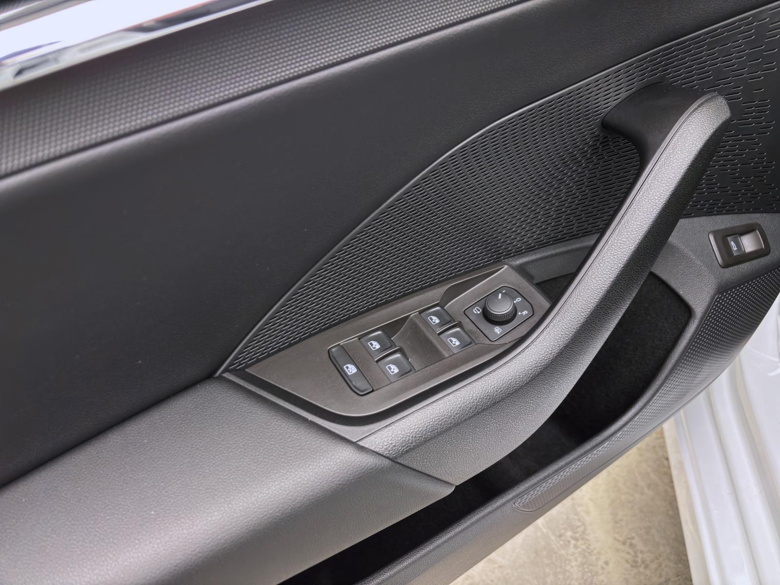Skoda Octavia Combi 2.0 TSI DSG 4x4 STYLE HuD KAMERA NAVI AHK