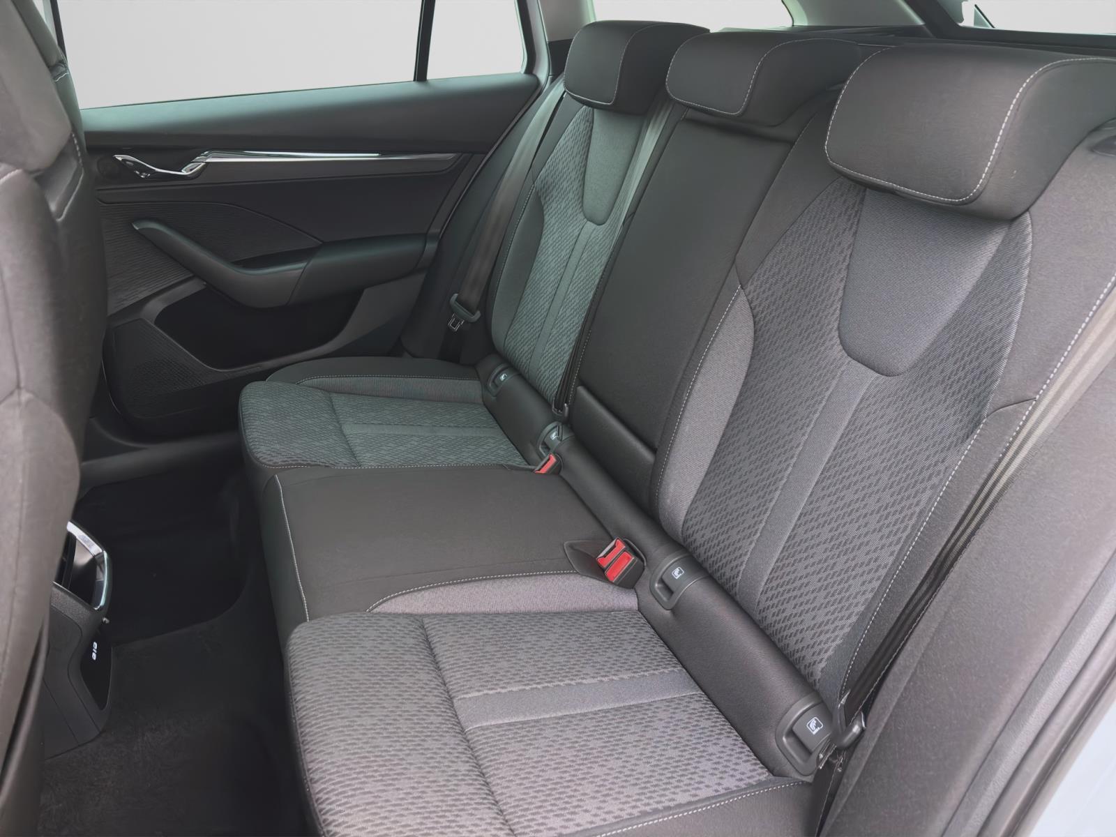 Skoda Octavia Combi 2.0 TSI DSG 4x4 STYLE HuD KAMERA NAVI AHK