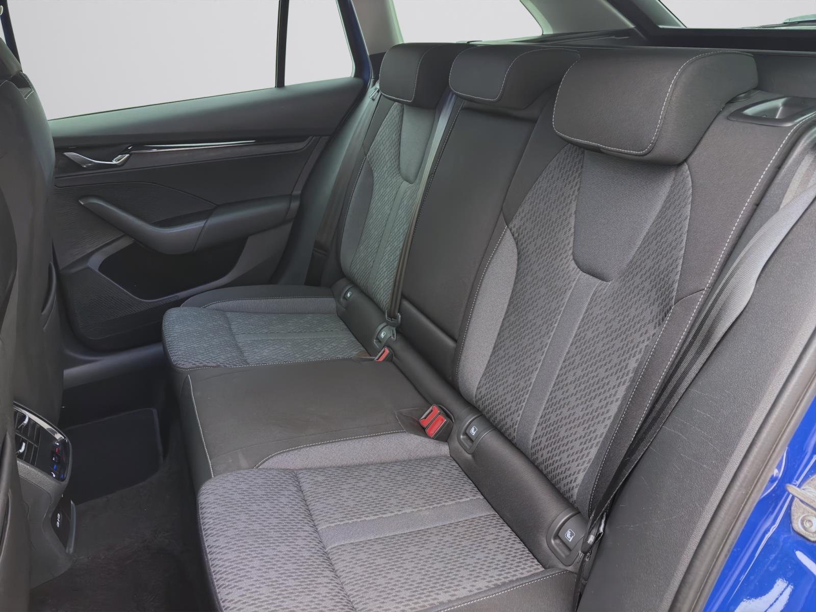 Skoda Octavia Combi 2.0 TDI CLEVER LED PDC KAMERA SITZHZG