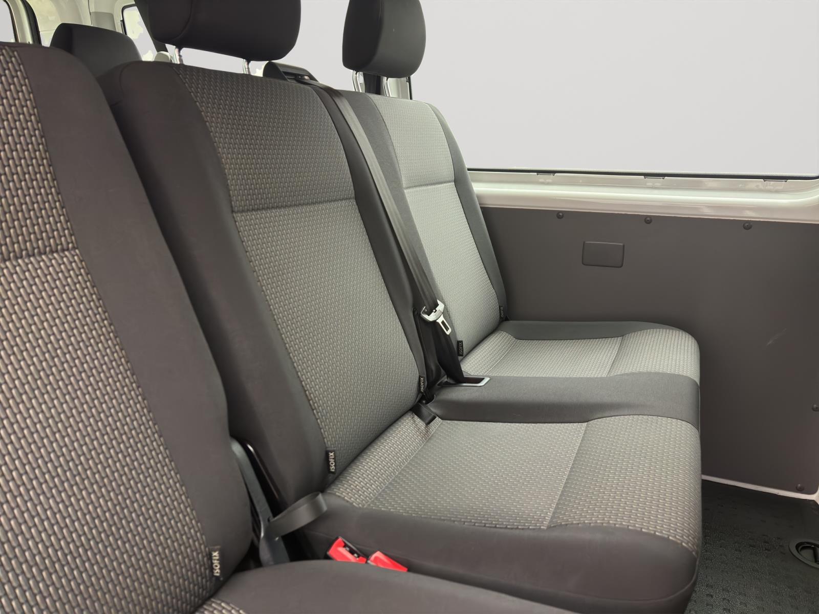 Volkswagen T6.1 Transporter Kombi 2.0 TDI 9-SITZER NAVI KLIMA PDC