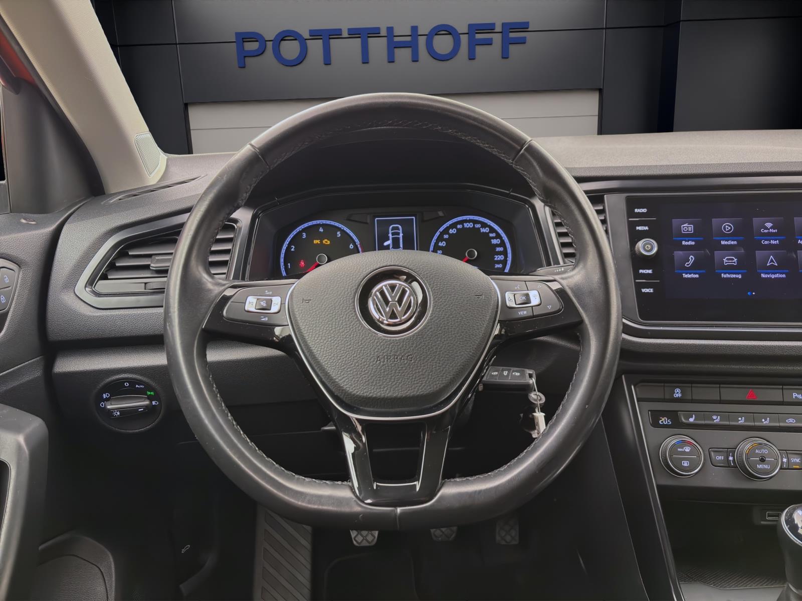 Volkswagen T-Roc 1.0 TSI NAVI KLIMA LM16 GANZJAHR