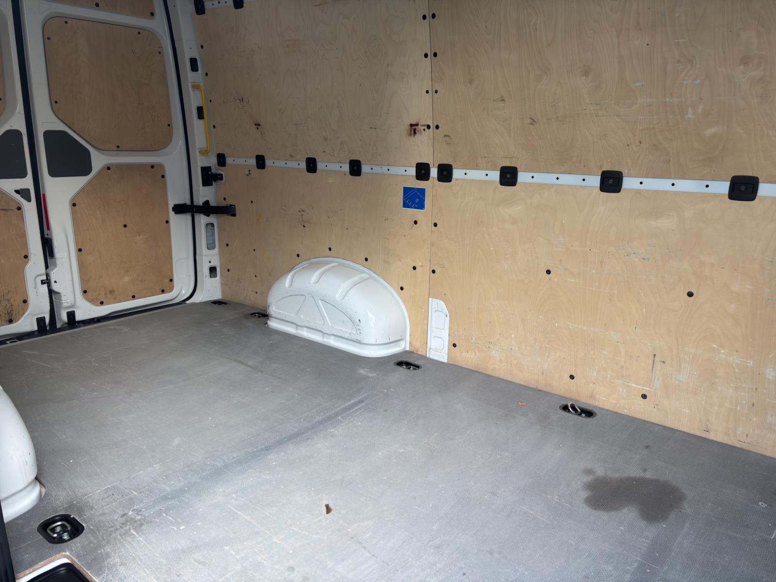 Volkswagen Crafter Kasten 30 TDI MITTEL ND AHK HOCHDACH