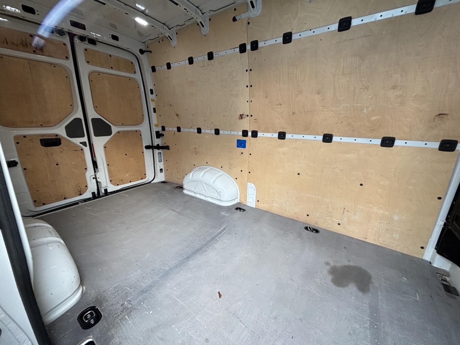 Volkswagen Crafter Kasten 30 TDI MITTEL ND AHK HOCHDACH