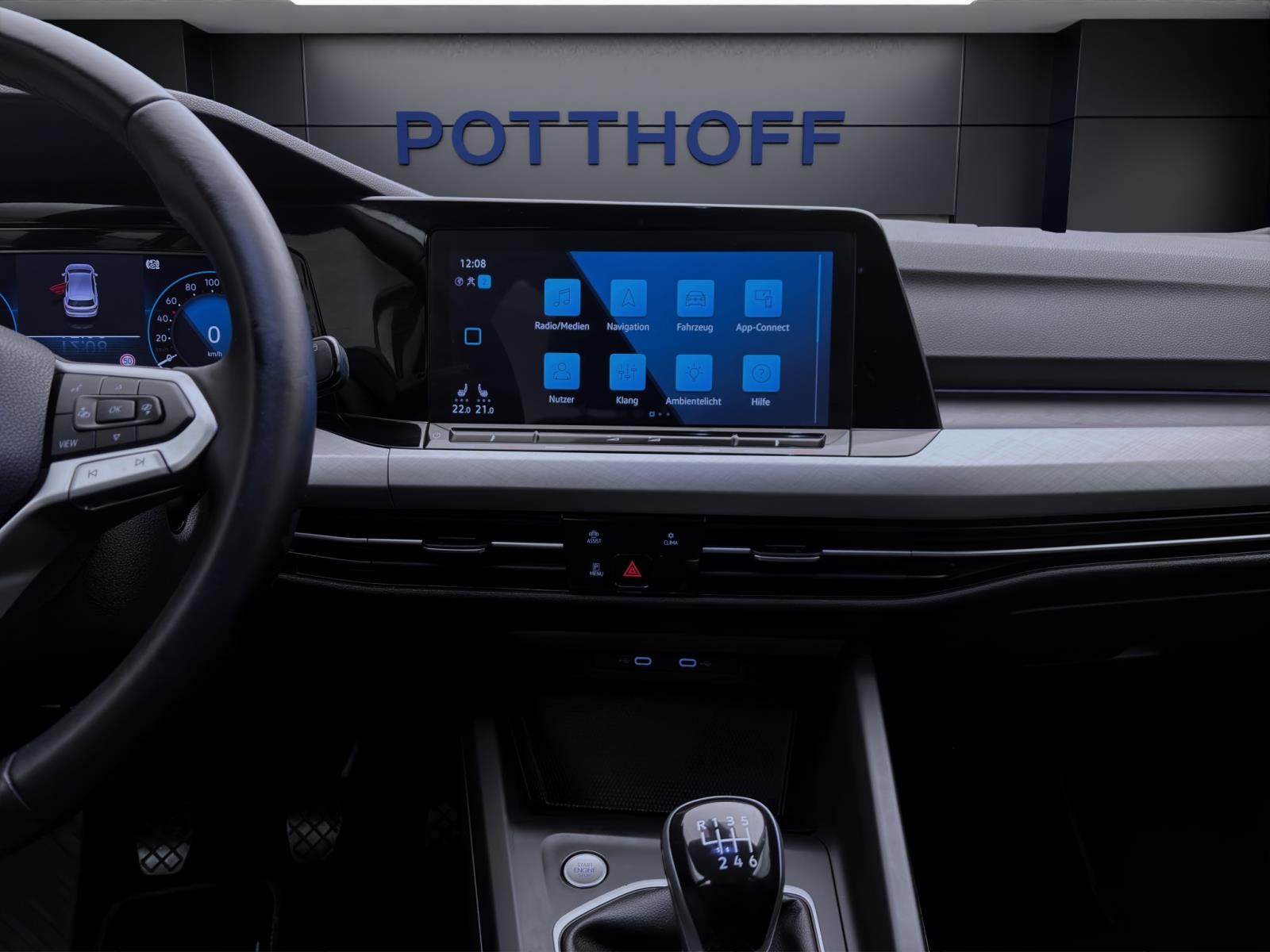 Volkswagen Golf 1.5 TSI LIFE NAVI ACC LED PDC TRAVEL-ASSIST