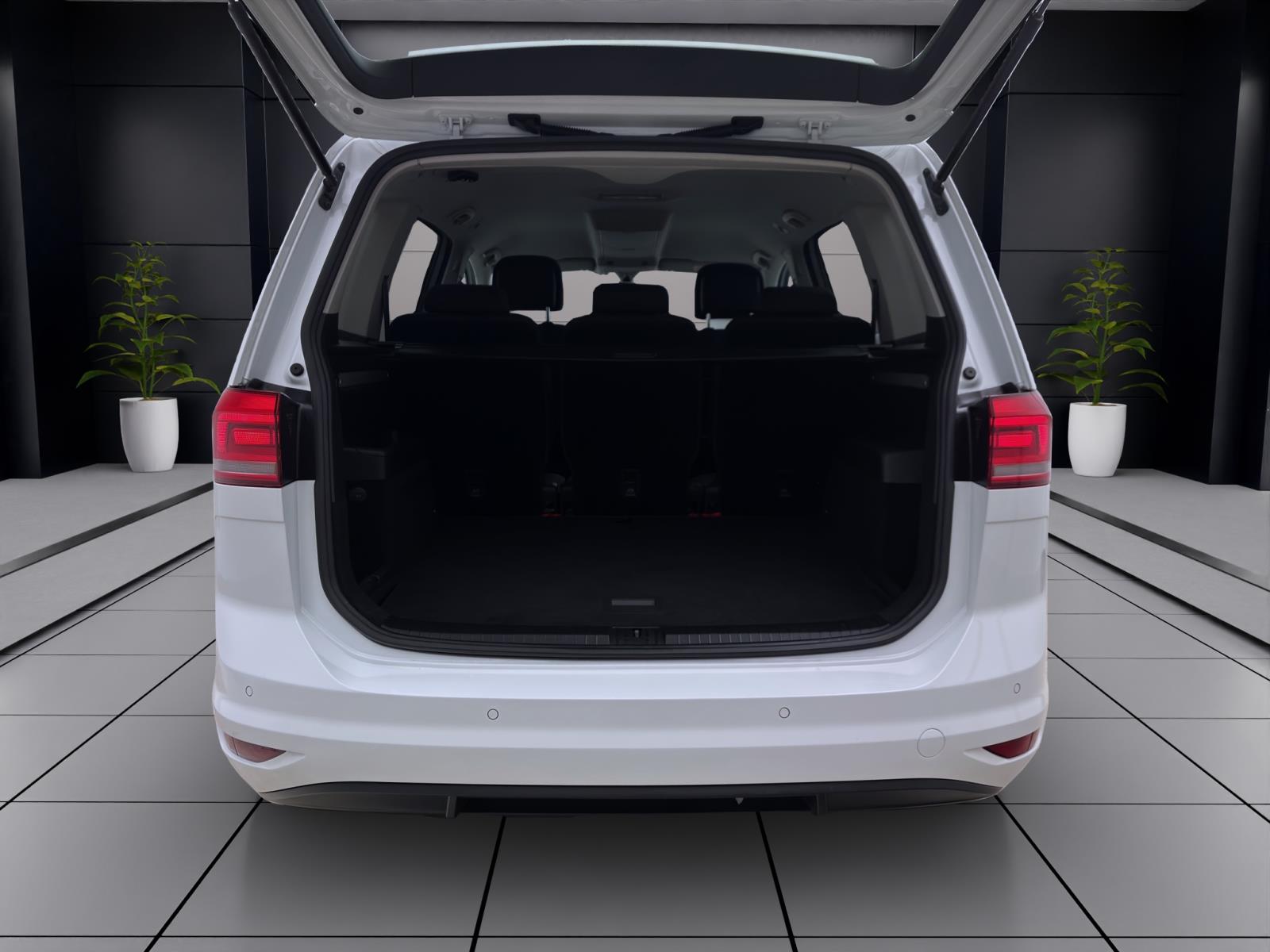 Volkswagen Touran 2.0 TDI DSG COMFORTLINE AHK NAVI PDC LM16