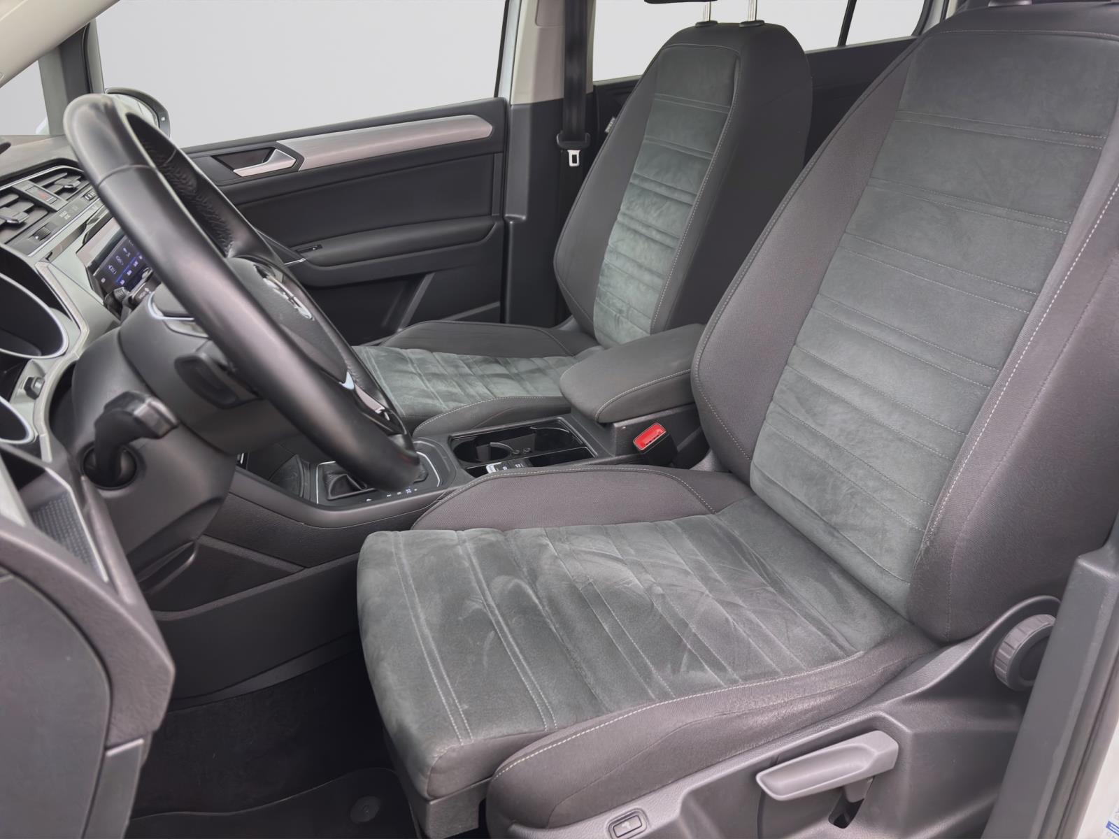 Volkswagen Touran 2.0 TDI DSG COMFORTLINE AHK NAVI PDC LM16