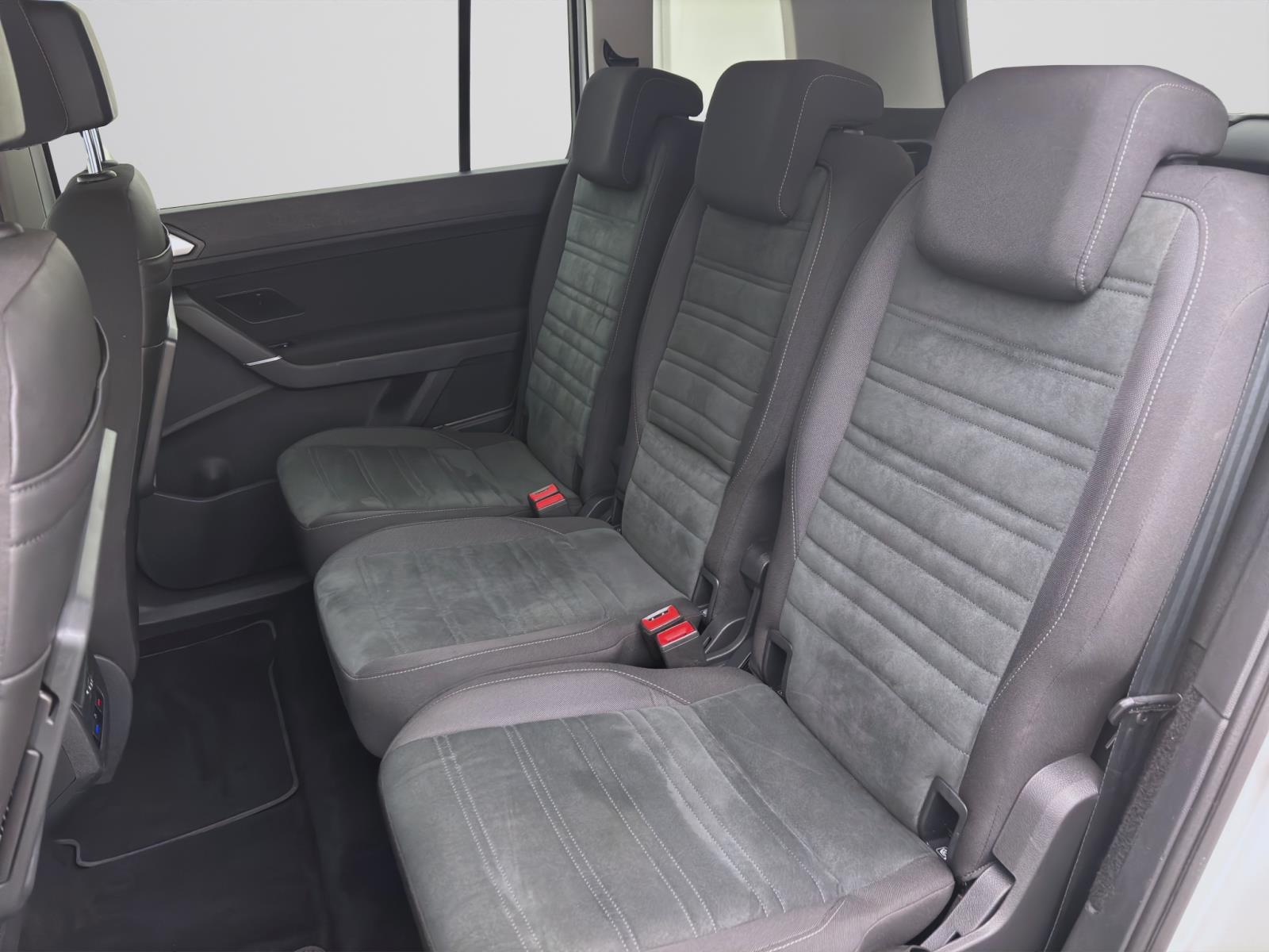 Volkswagen Touran 2.0 TDI DSG COMFORTLINE AHK NAVI PDC LM16