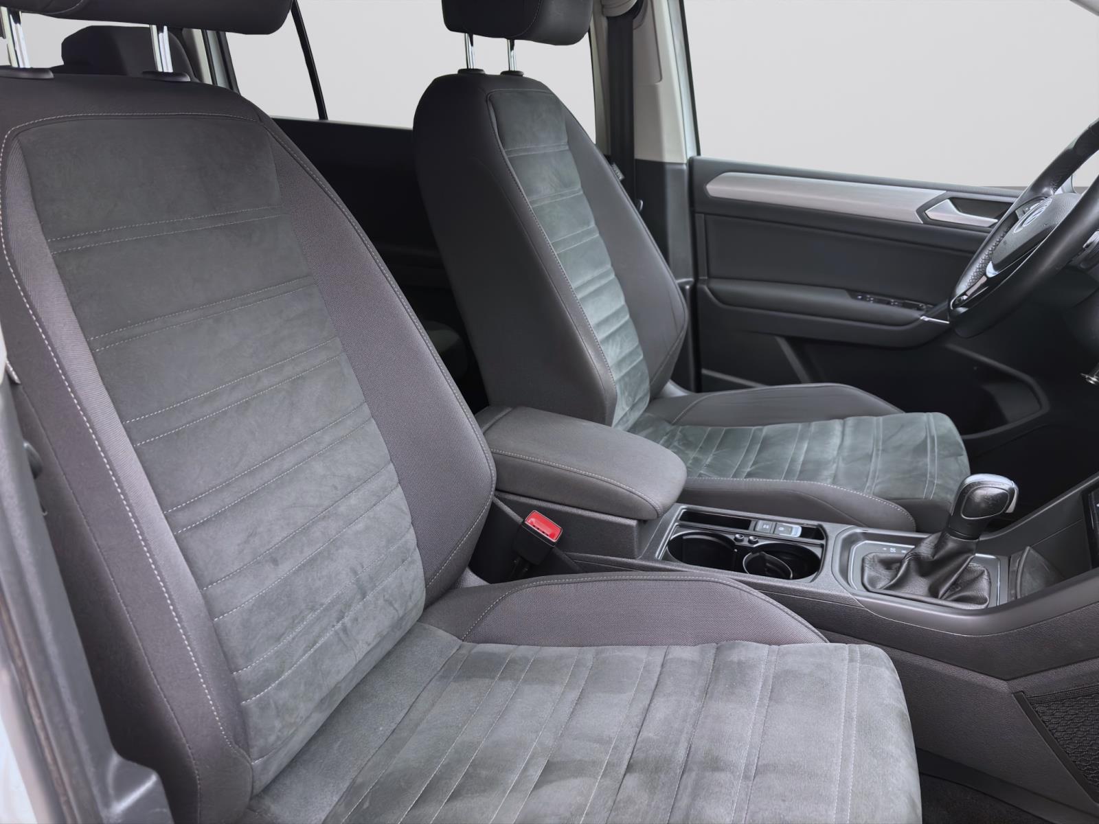 Volkswagen Touran 2.0 TDI DSG COMFORTLINE AHK NAVI PDC LM16