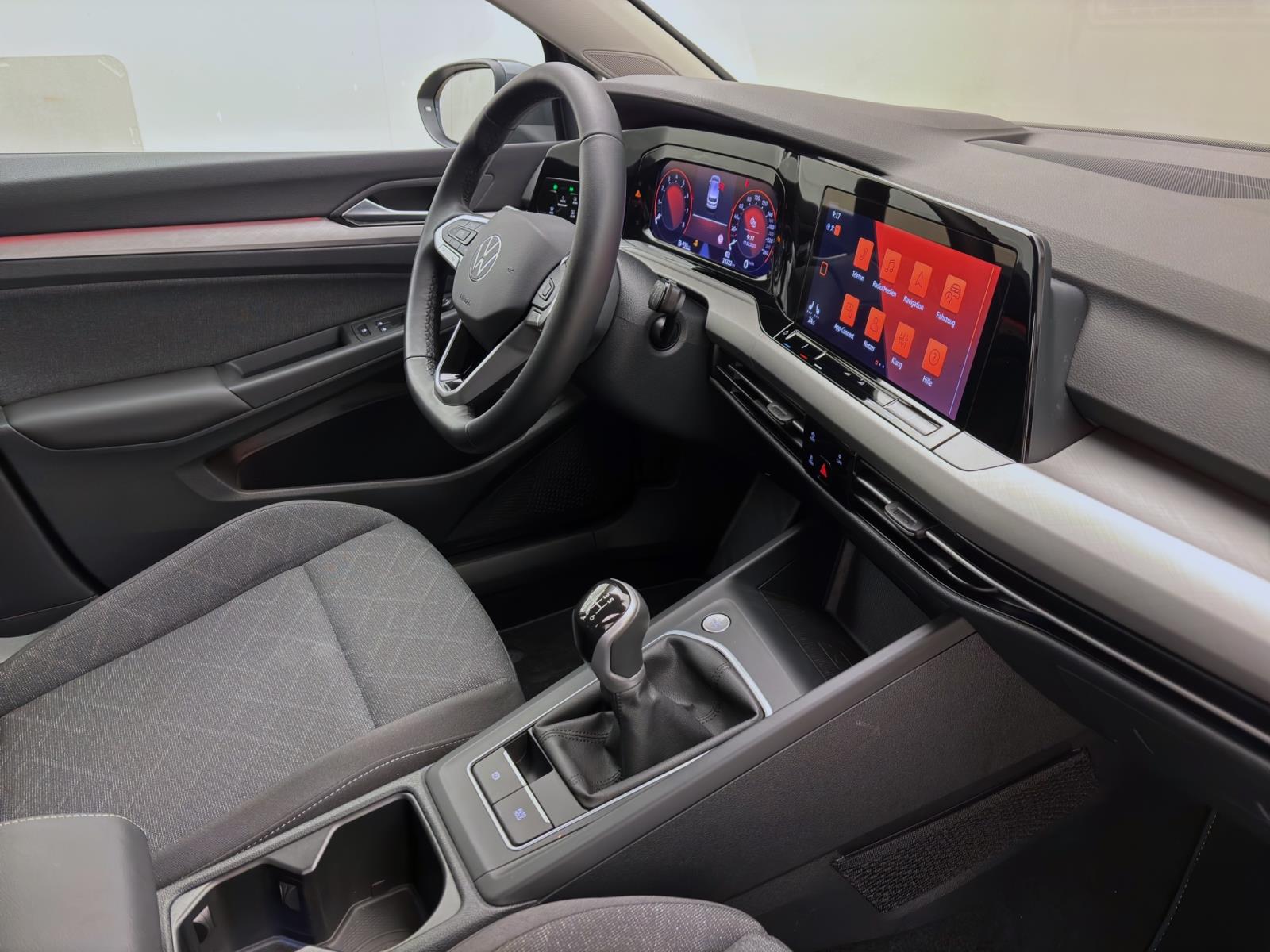 Volkswagen Golf 1.5 TSI LIFE PDC NAVI LM16 GANZJAHR