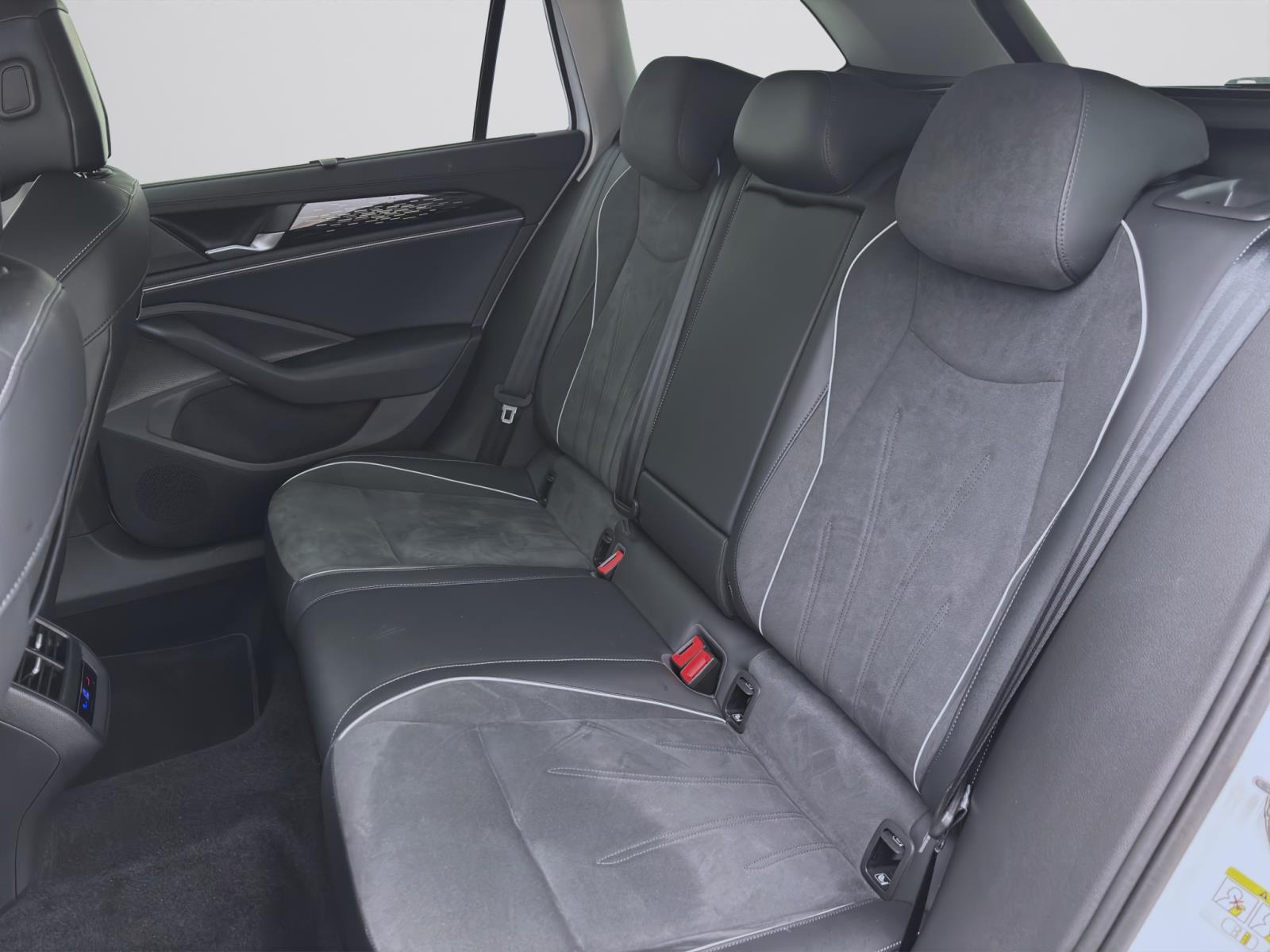 Volkswagen Passat Variant 2.0 TDI DSG ELEGANCE MATRIX NAVI AHK