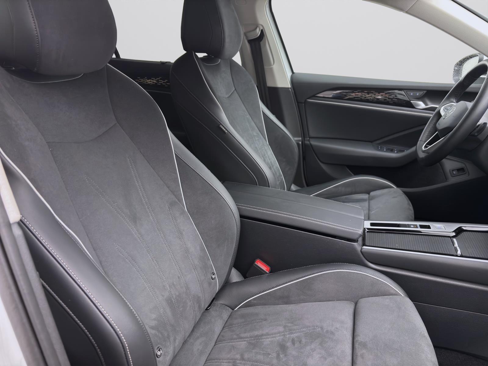 Volkswagen Passat Variant 2.0 TDI DSG ELEGANCE MATRIX NAVI AHK