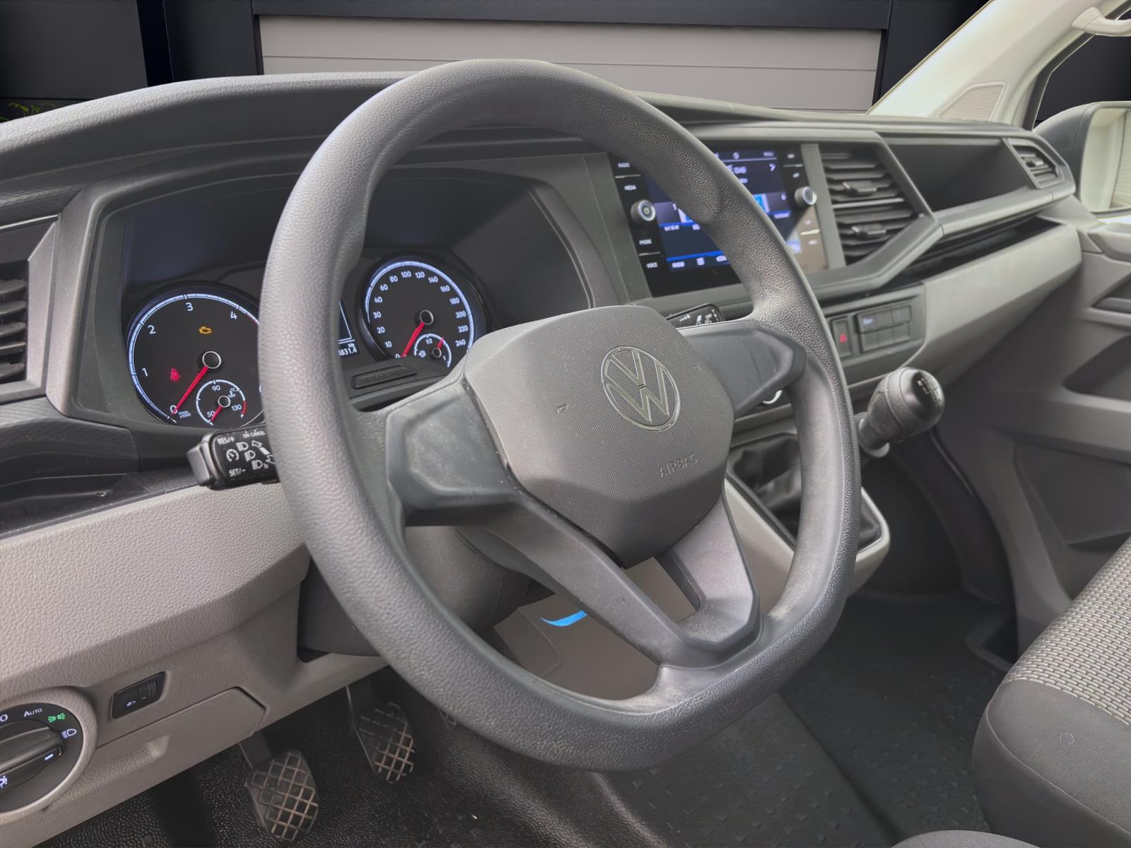 Volkswagen T6.1 Transporter Kombi 2.0 TDI 9-SITZER NAVI KLIMA PDC
