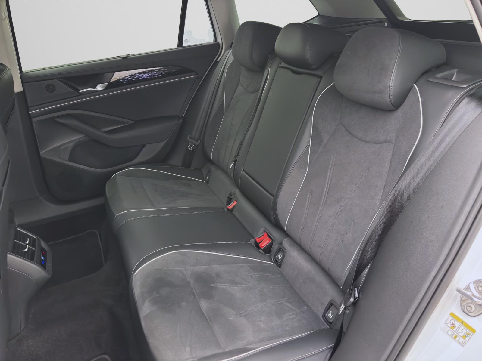 Volkswagen Passat Variant 2.0 TDI DSG ELEGANCE MATRIX AHK NAVI KAMERA