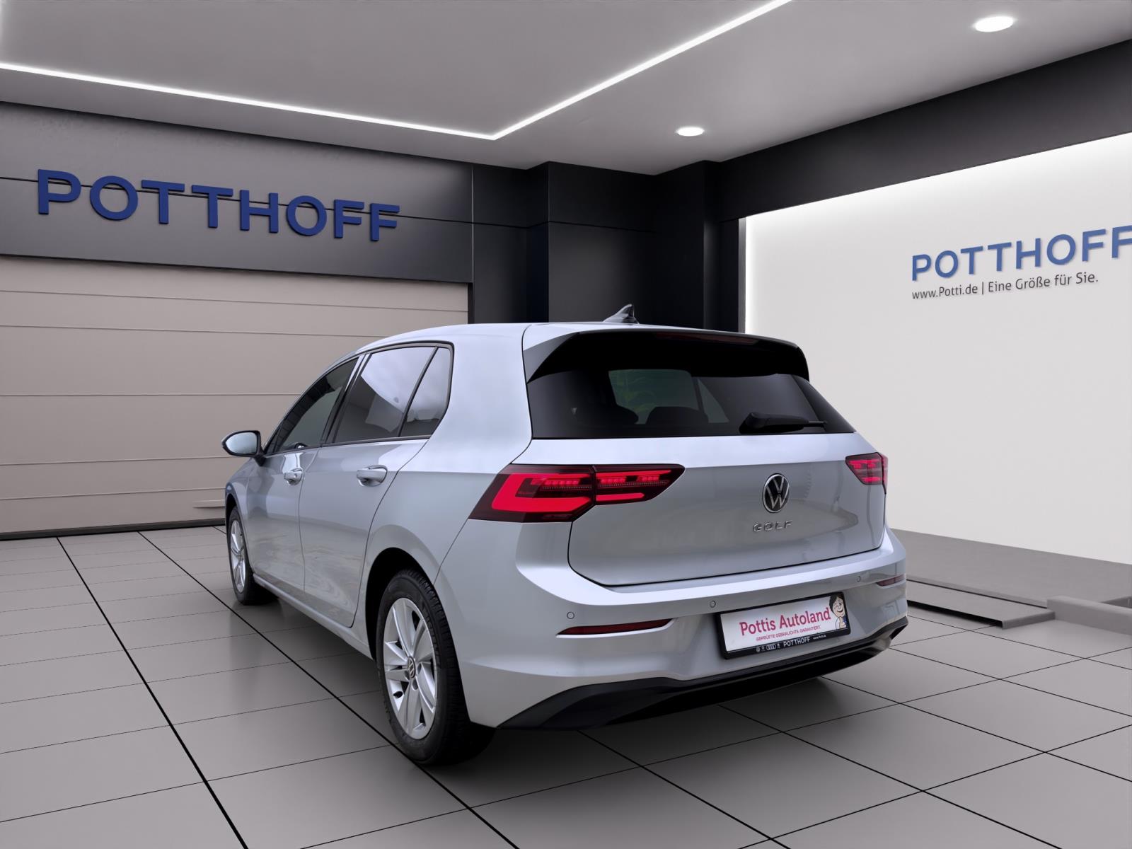 Volkswagen Golf 1.5 TSI LIFE MATRIX PANO ACC NAVI