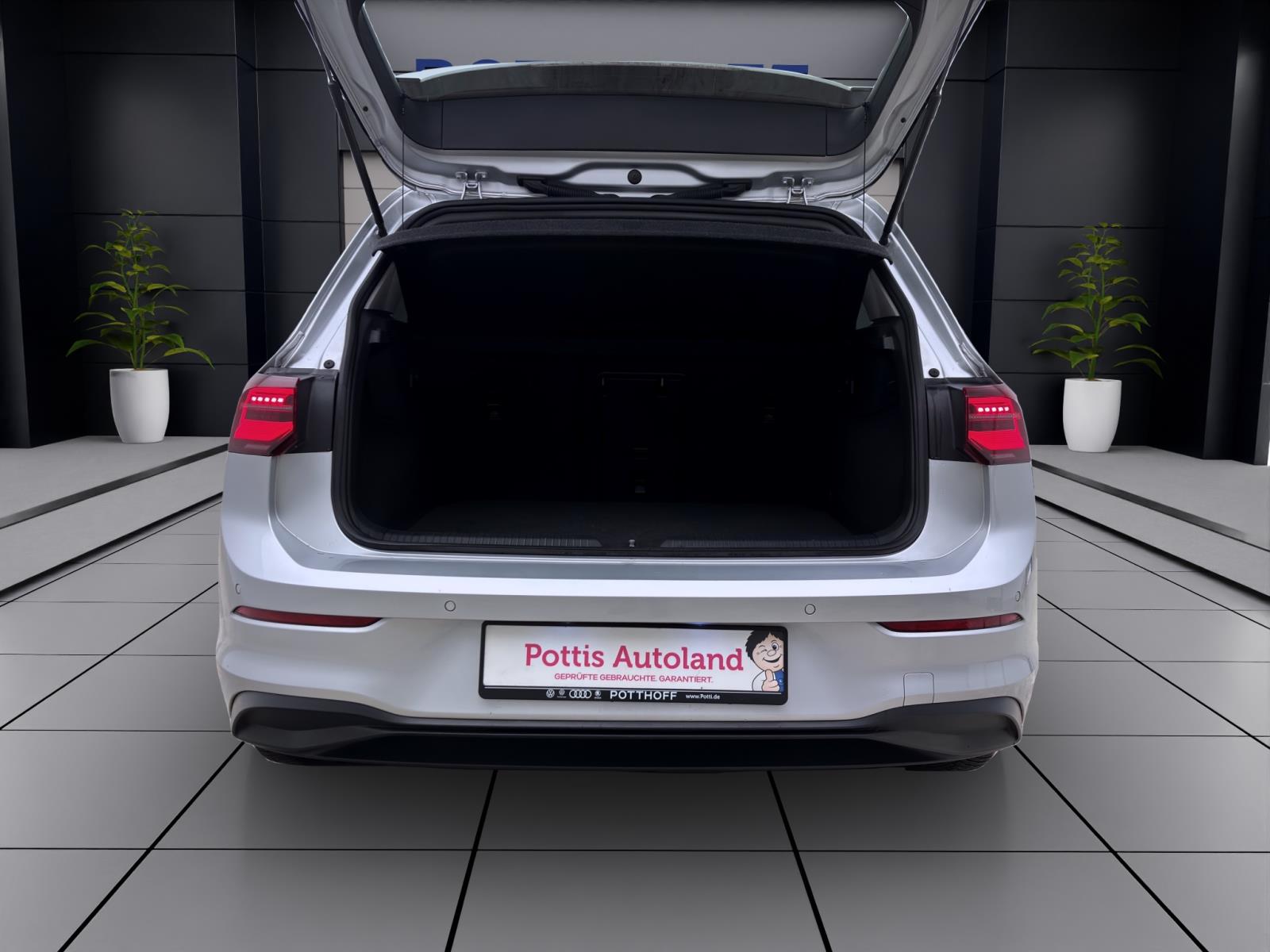 Volkswagen Golf 1.5 TSI LIFE MATRIX PANO ACC NAVI