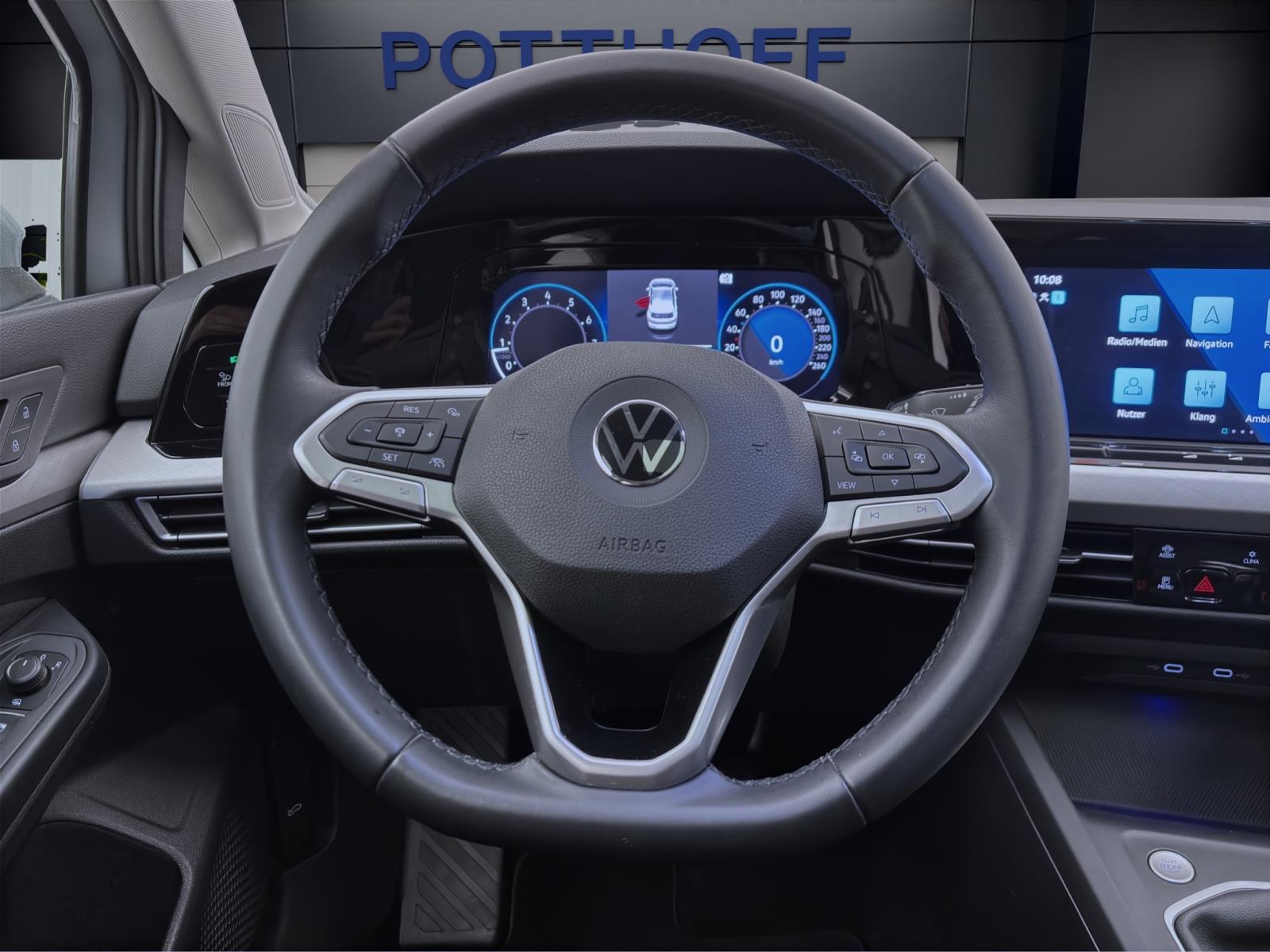Volkswagen Golf 1.5 TSI LIFE MATRIX PANO ACC NAVI