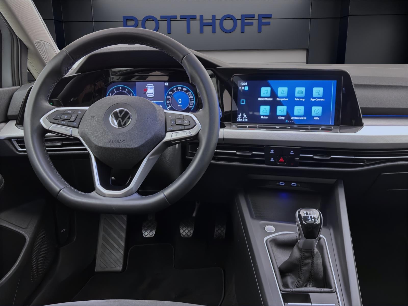 Volkswagen Golf 1.5 TSI LIFE MATRIX PANO ACC NAVI