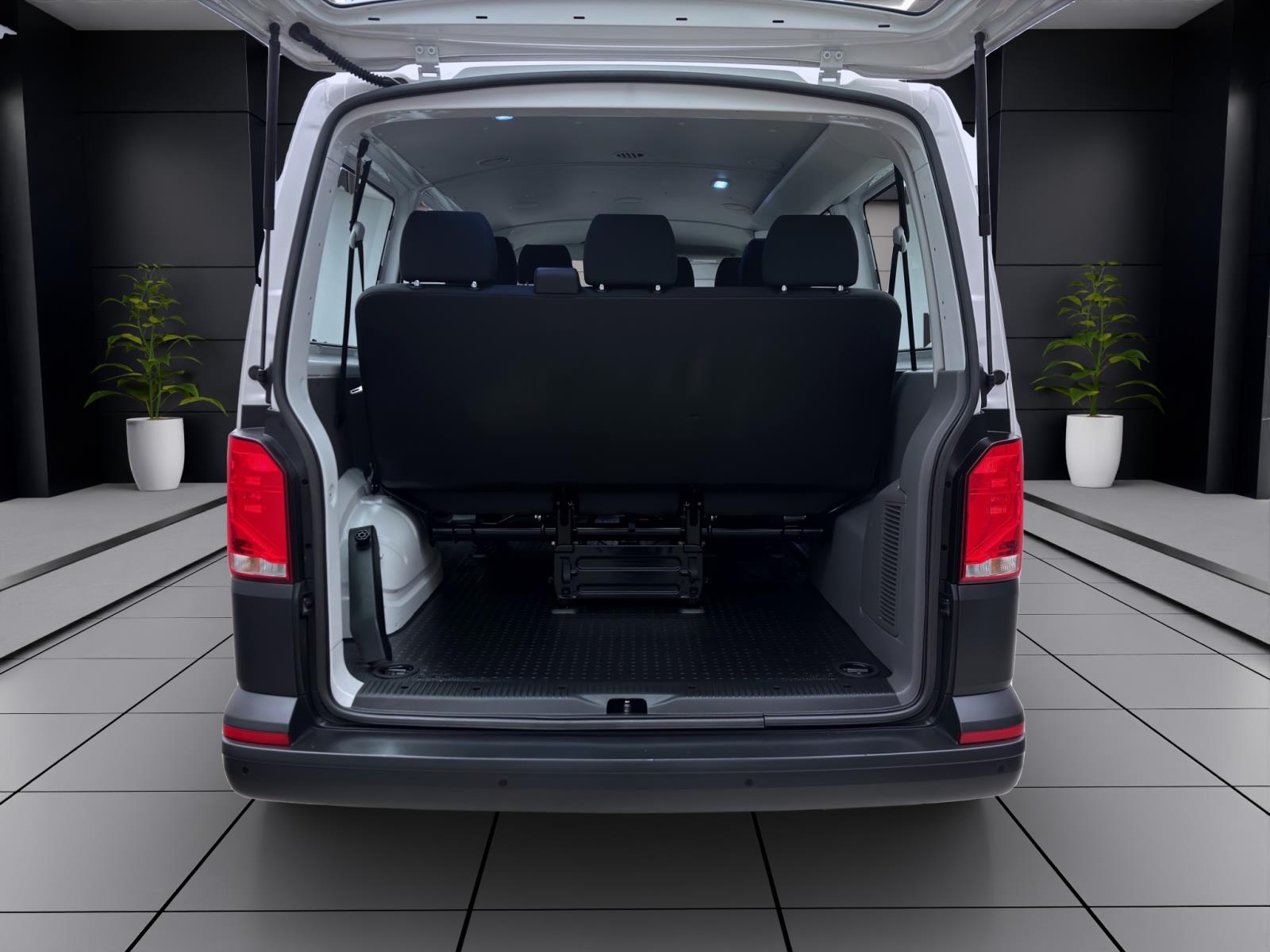 Volkswagen T6.1 Transporter Kombi 2.0 TDI 9-SITZER NAVI KLIMA PDC