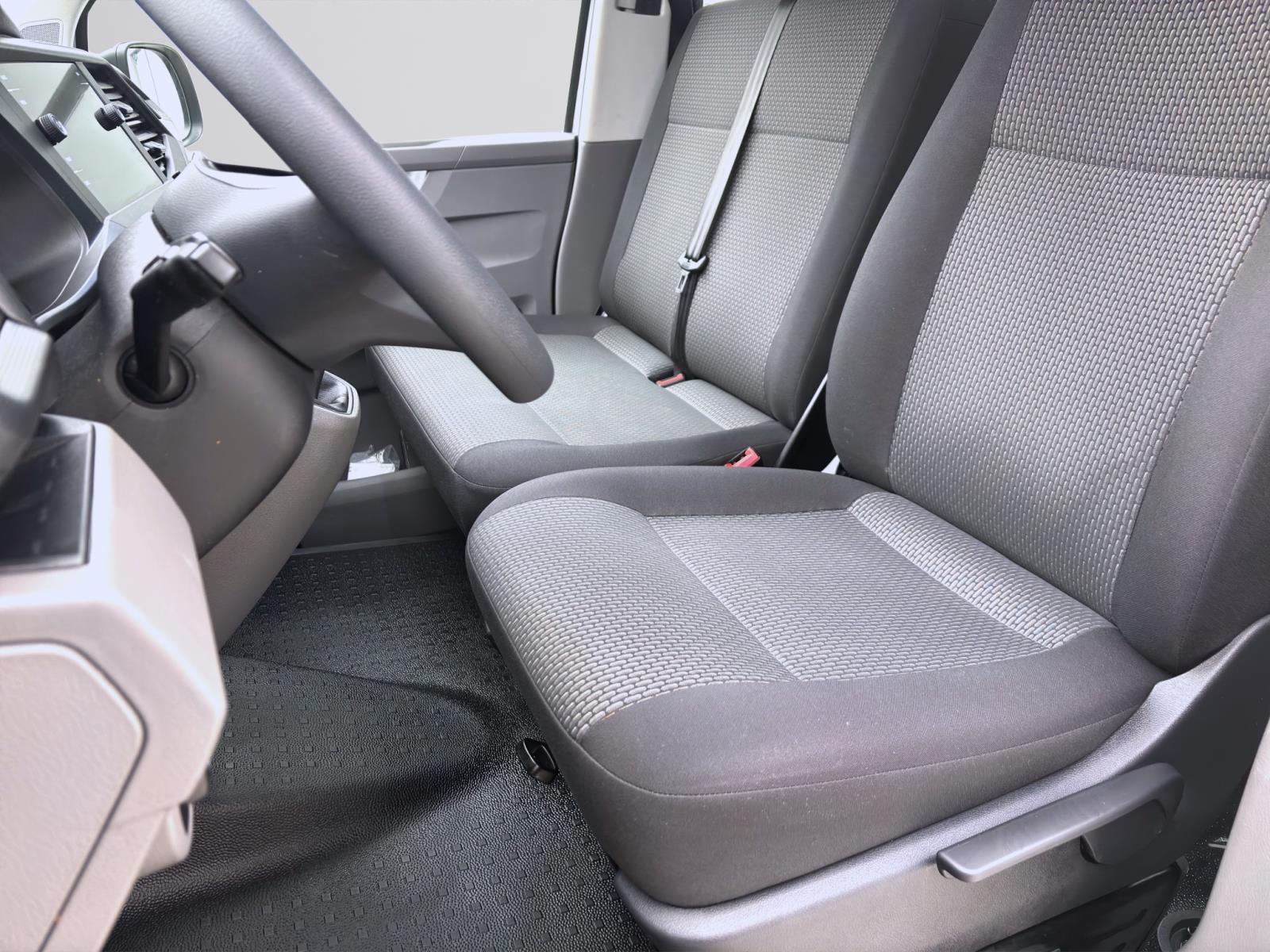 Volkswagen T6.1 Transporter Kombi 2.0 TDI 9-SITZER NAVI KLIMA PDC