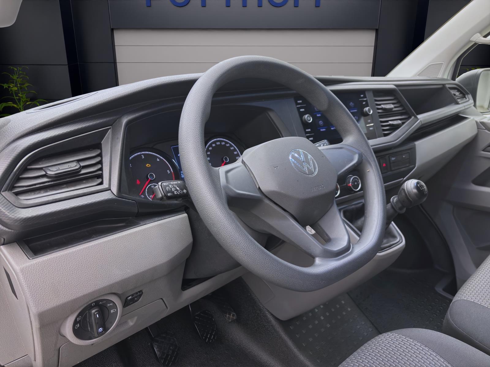 Volkswagen T6.1 Transporter Kombi 2.0 TDI 9-SITZER NAVI KLIMA PDC