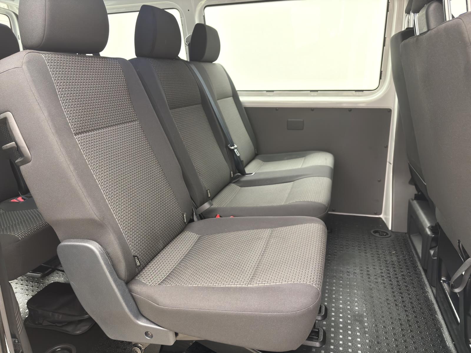 Volkswagen T6.1 Transporter Kombi 2.0 TDI 9-SITZER NAVI KLIMA PDC