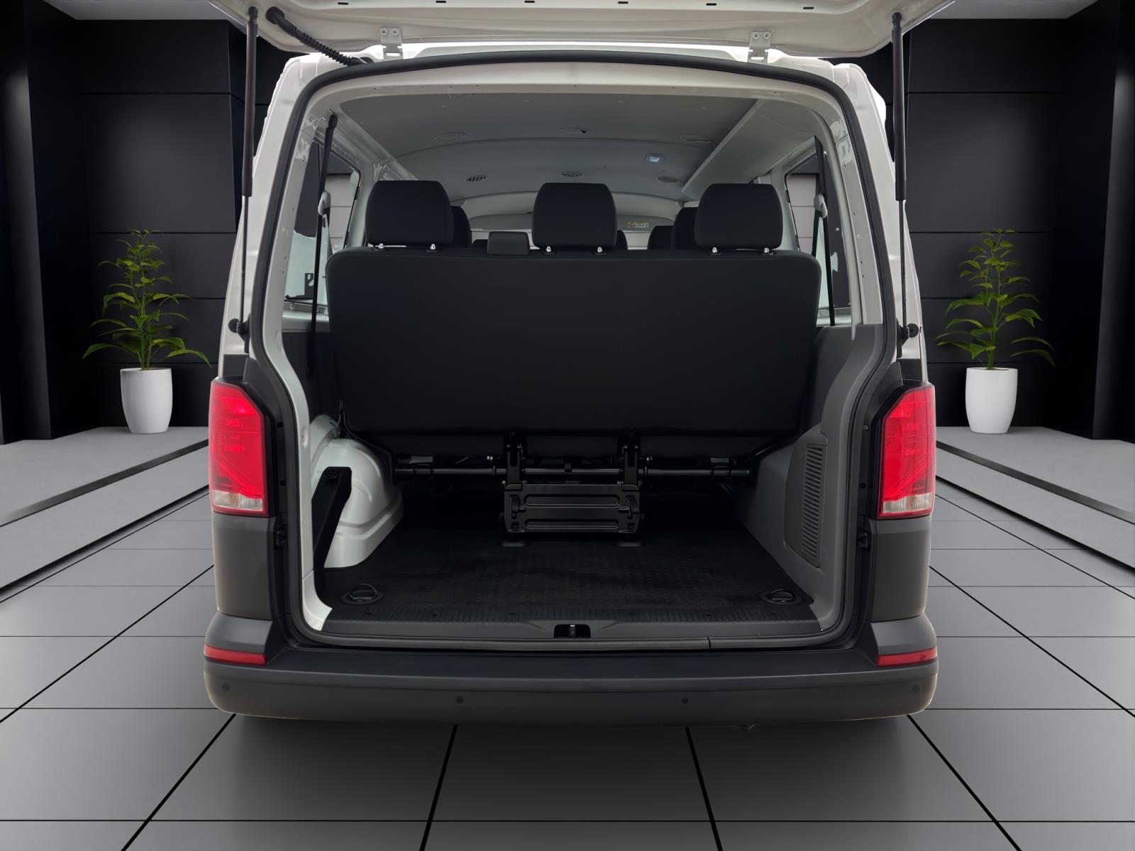 Volkswagen T6.1 Transporter Kombi 2.0 TDI 9-SITZER NAVI KLIMA PDC
