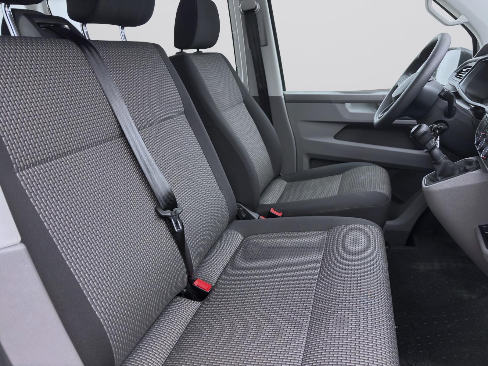 Volkswagen T6.1 Transporter Kombi 2.0 TDI 9-SITZER NAVI KLIMA PDC
