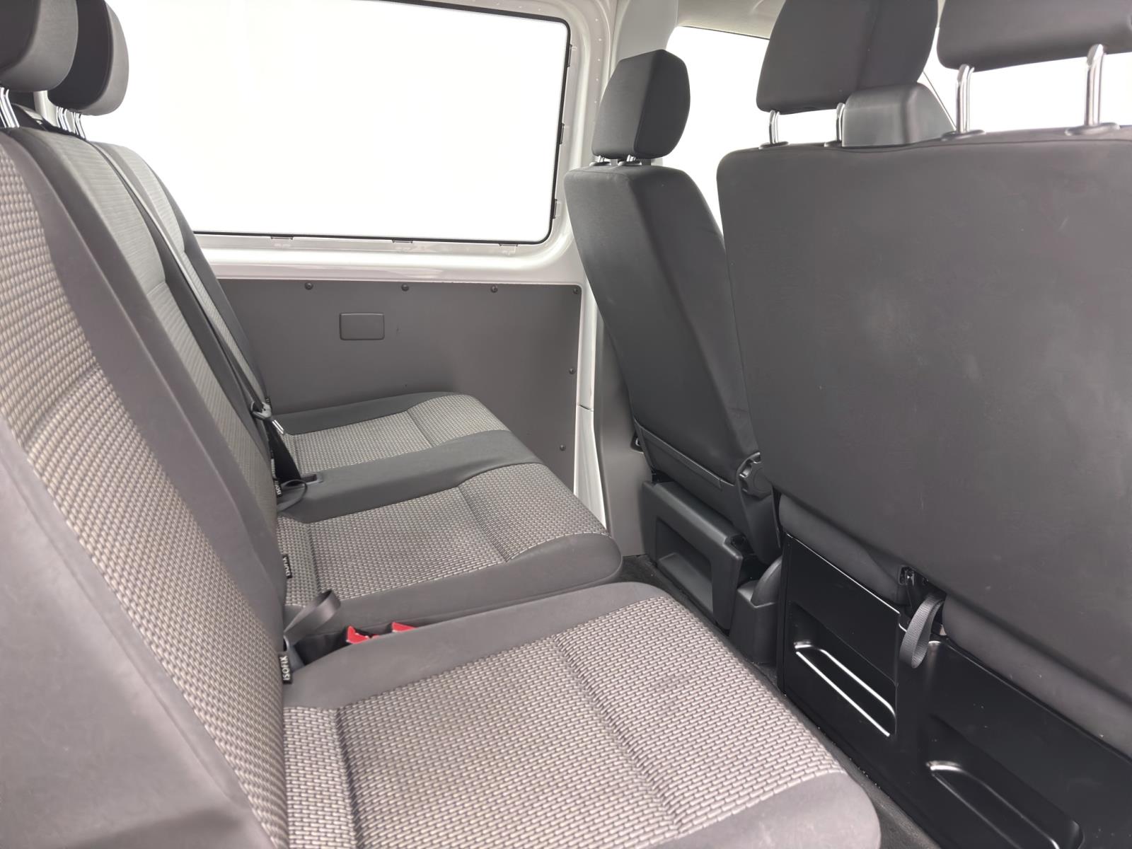 Volkswagen T6.1 Transporter Kombi 2.0 TDI 9-SITZER NAVI KLIMA PDC