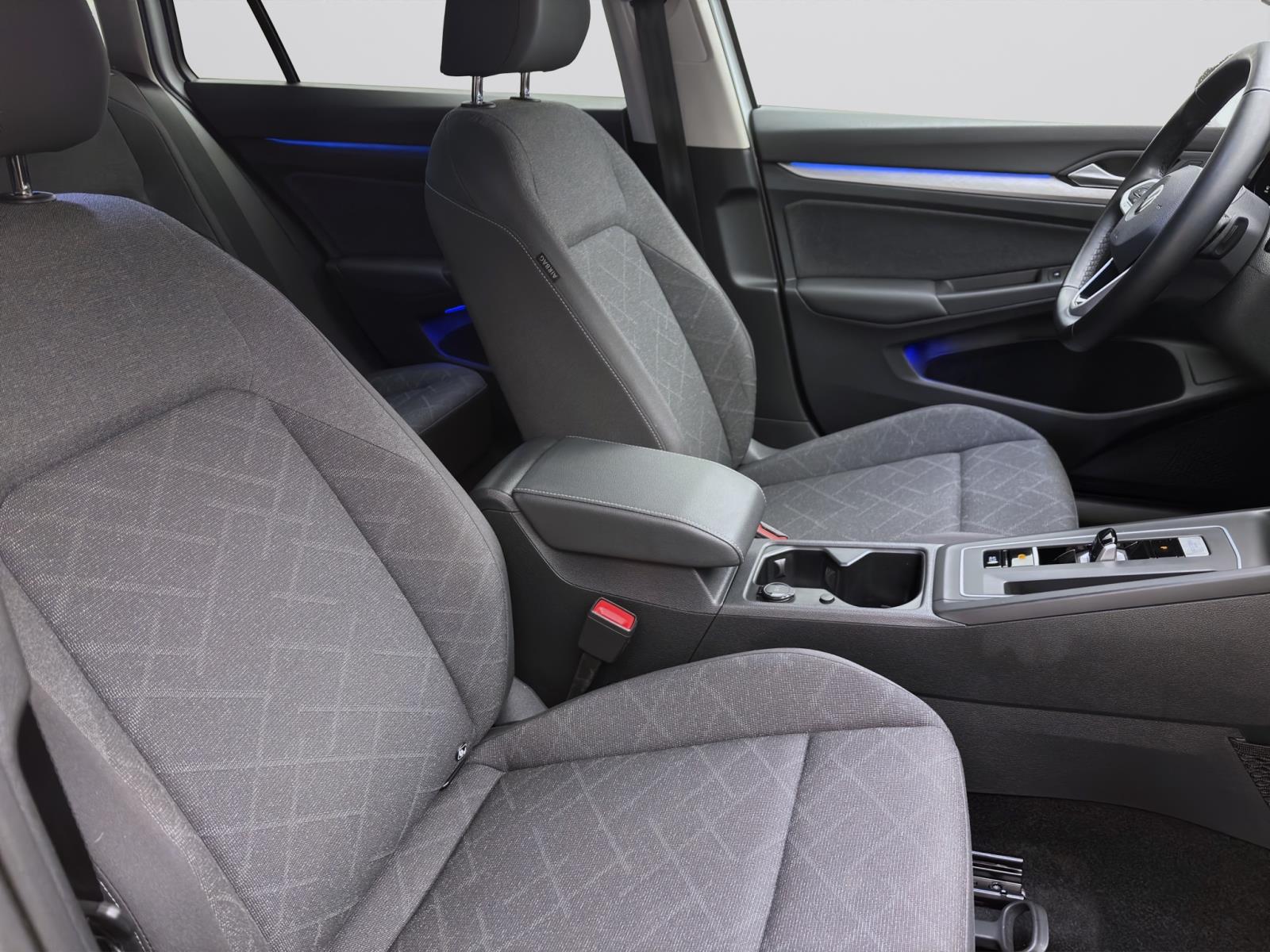 Volkswagen Golf Variant 2.0 TDI DSG LIFE NAVI KAMERA ACC LED