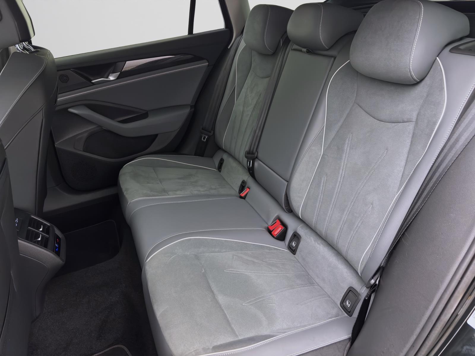 Volkswagen Passat Variant 2.0 TDI DSG BUSINESS NAVI KAMERA AHK PDC