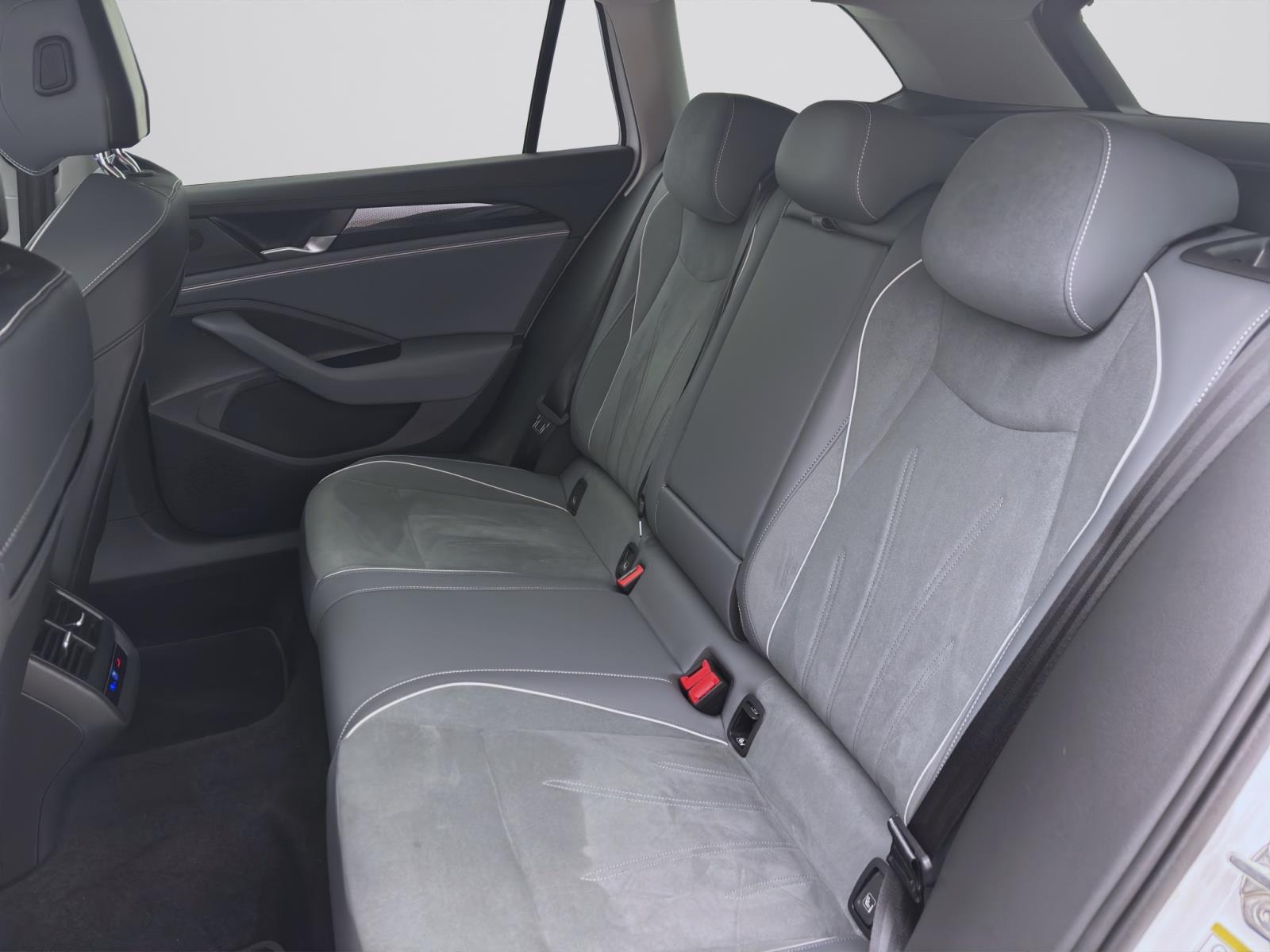 Volkswagen Passat Variant 2.0 TDI DSG BUSINESS NAVI KAMERA AHK PDC