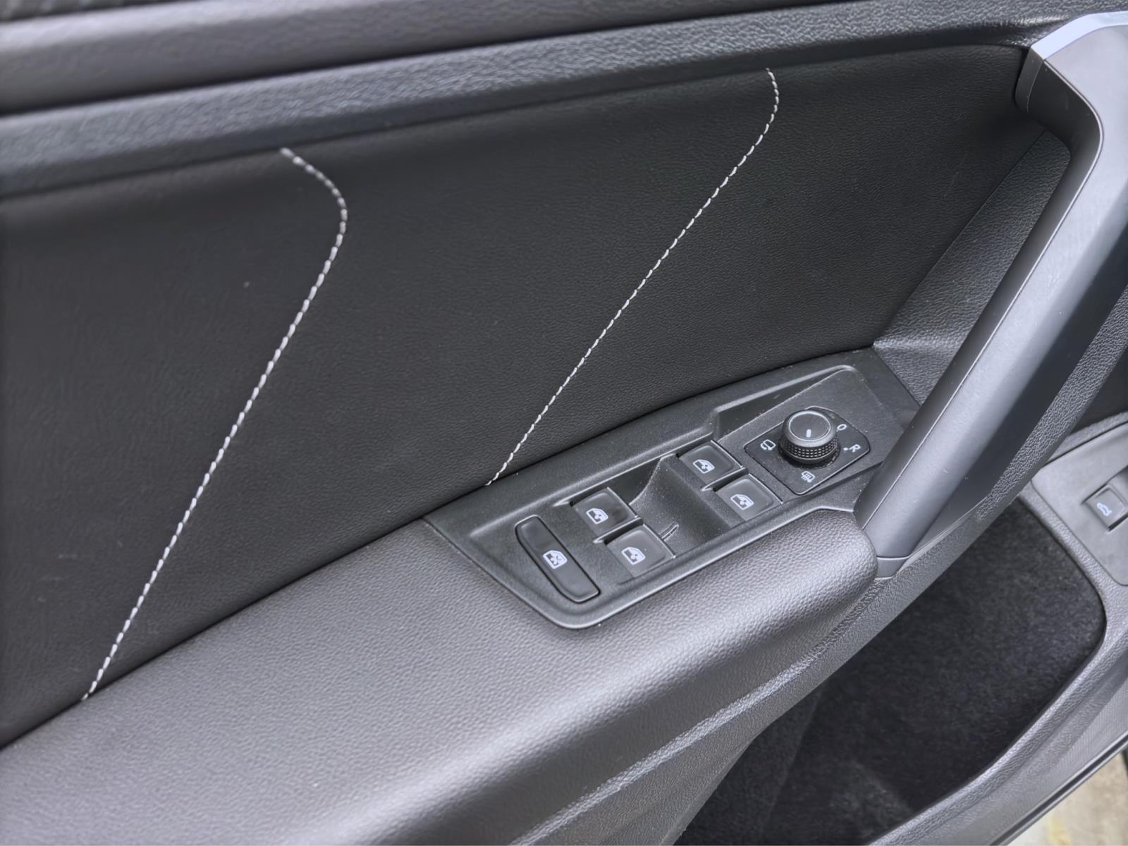 Volkswagen Tiguan 2.0 TDI DSG 4M R-LINE NAVI STDHZG PDC SITZHZG