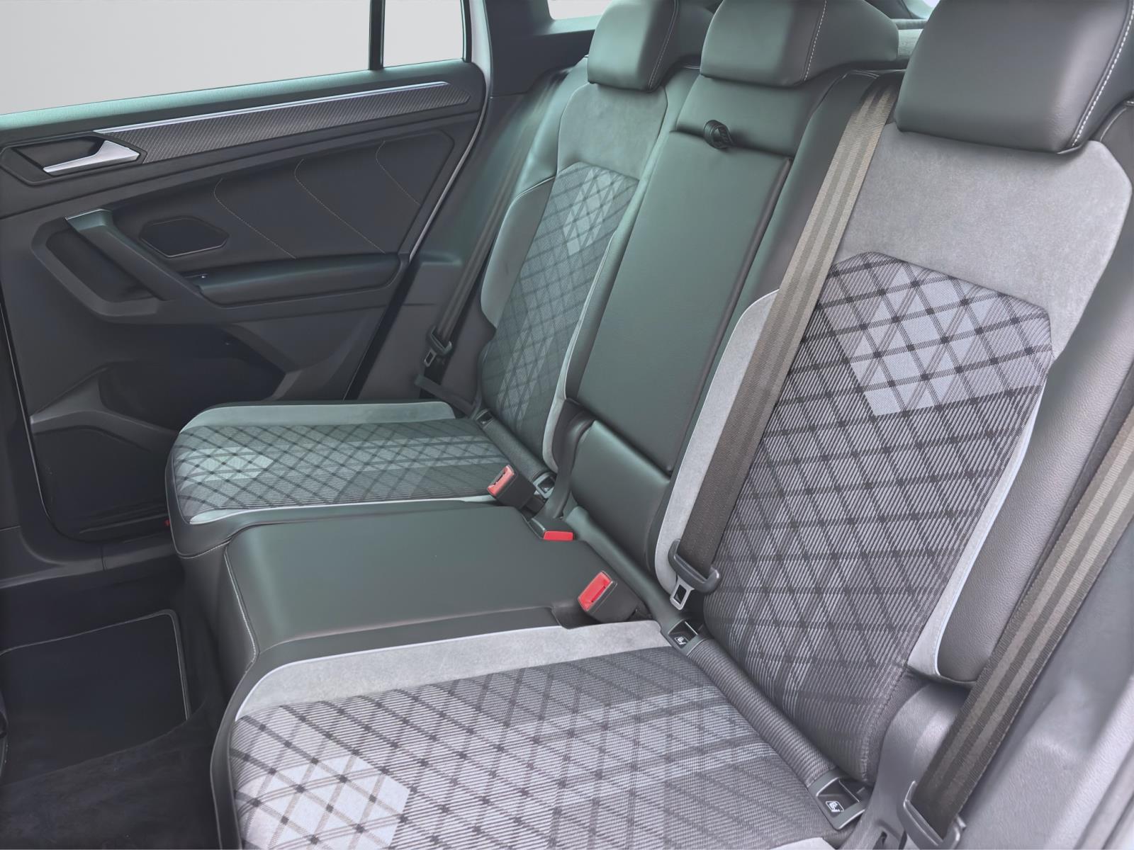 Volkswagen Tiguan 2.0 TDI DSG 4M R-LINE NAVI STDHZG PDC SITZHZG