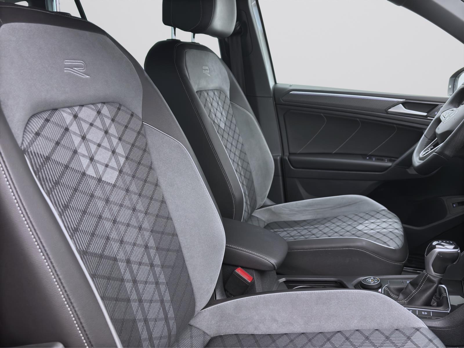 Volkswagen Tiguan 2.0 TDI DSG 4M R-LINE NAVI STDHZG PDC SITZHZG