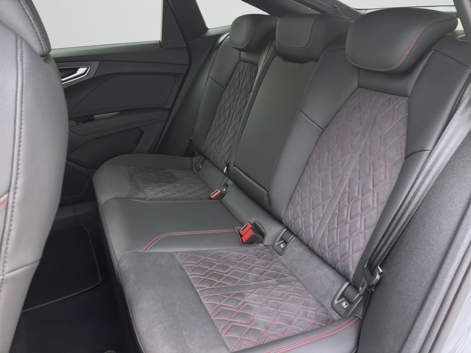 Audi Q4 e-tron Sportback 45 Q S LINE PDC KAMERA MATRIX AHK