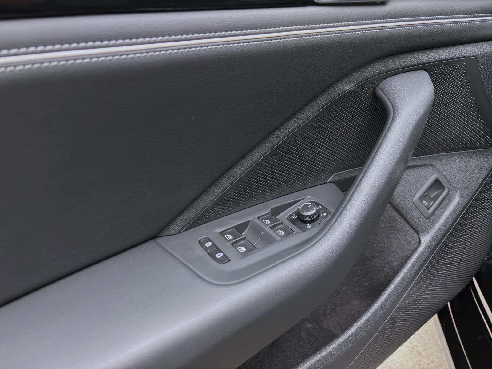 Volkswagen Passat Variant 2.0 TDI DSG ELEGANCE NAVI AHK KAMERA PDC