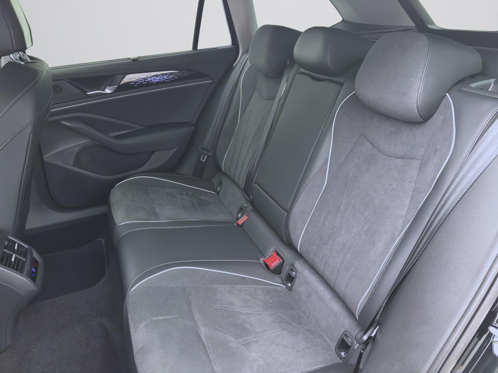 Volkswagen Passat Variant 2.0 TDI DSG ELEGANCE NAVI AHK KAMERA PDC