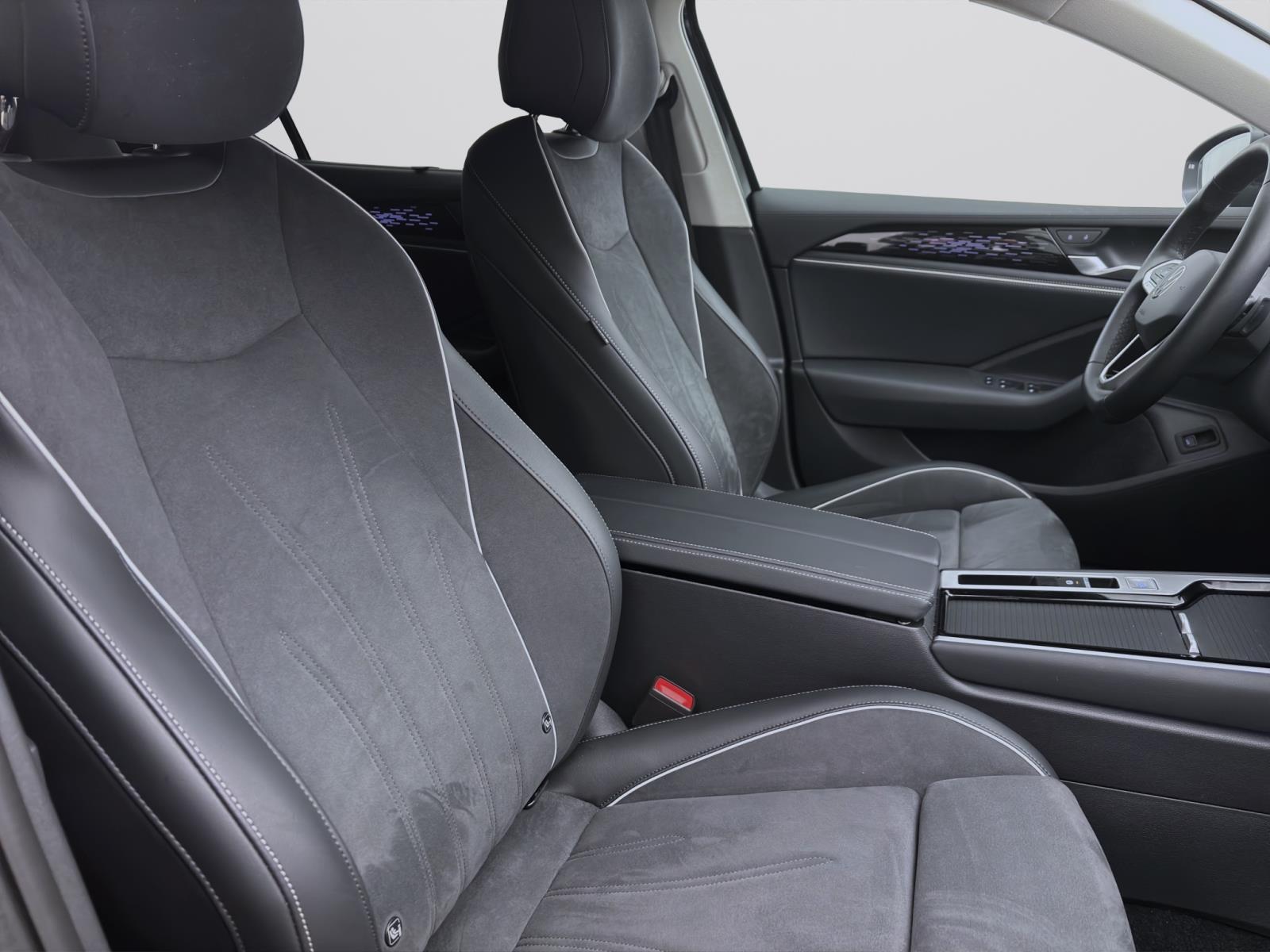 Volkswagen Passat Variant 2.0 TDI DSG ELEGANCE NAVI AHK KAMERA PDC