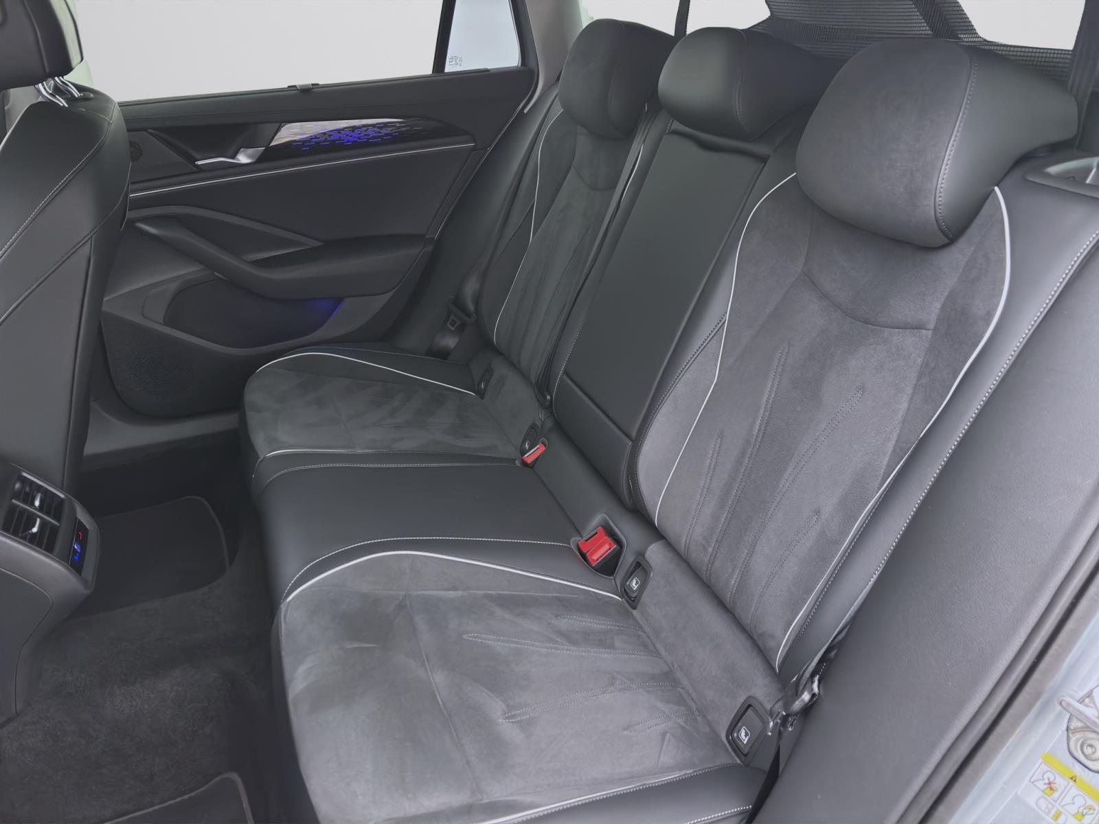 Volkswagen Passat Variant 2.0 TDI DSG ELEGANCE MATRIX AHK KAMERA NAVI