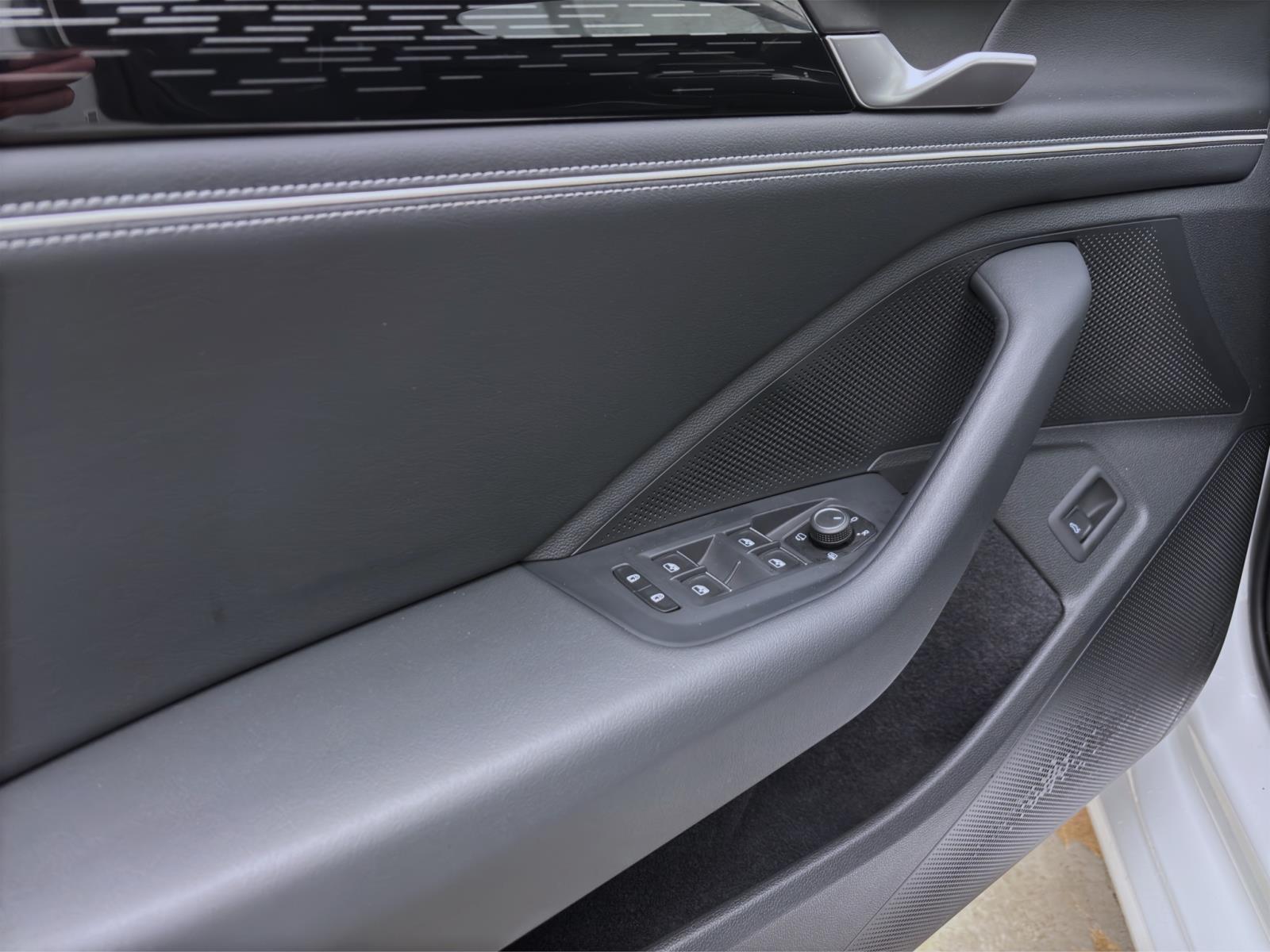Volkswagen Passat Variant 2.0 TDI DSG ELEGANCE MATRIX AHK KAMERA SITZHZG