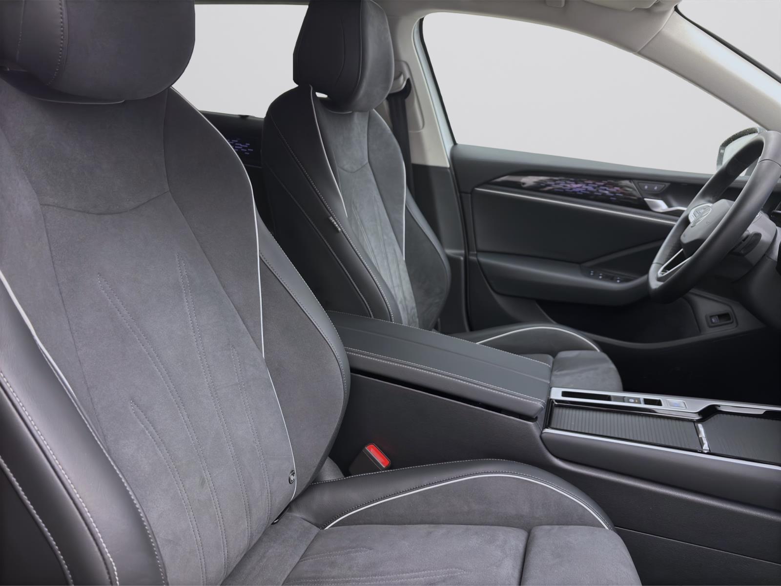 Volkswagen Passat Variant 2.0 TDI DSG ELEGANCE MATRIX AHK KAMERA SITZHZG