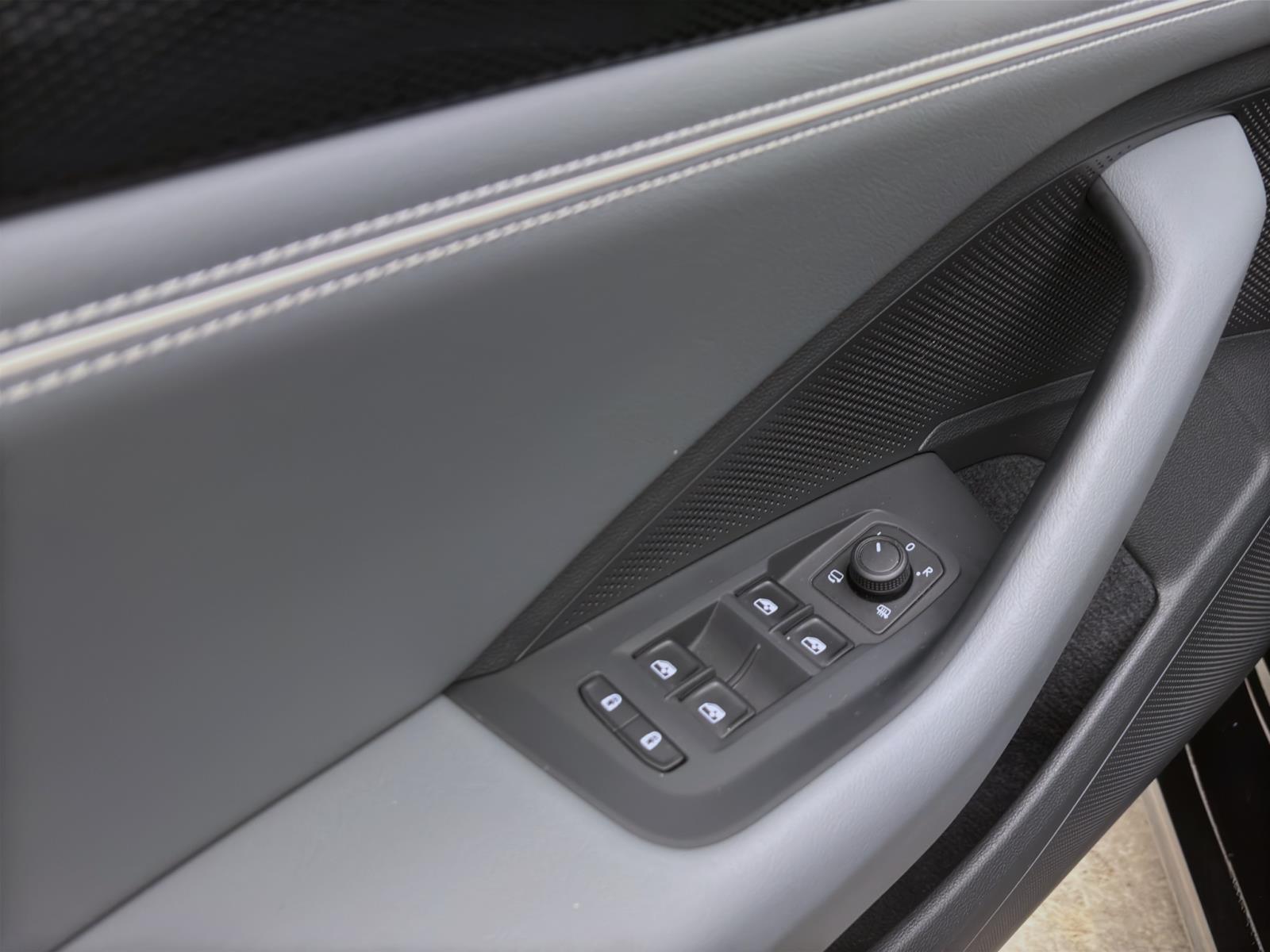 Volkswagen Passat Variant 1.5 eTSI DSG BUSINESS NAVI AHK KAMERA PDC