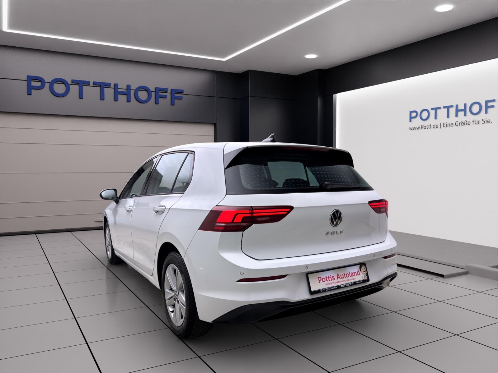 Volkswagen Golf 1.5 TSI LIFE NAVI AHK KLIMA LED