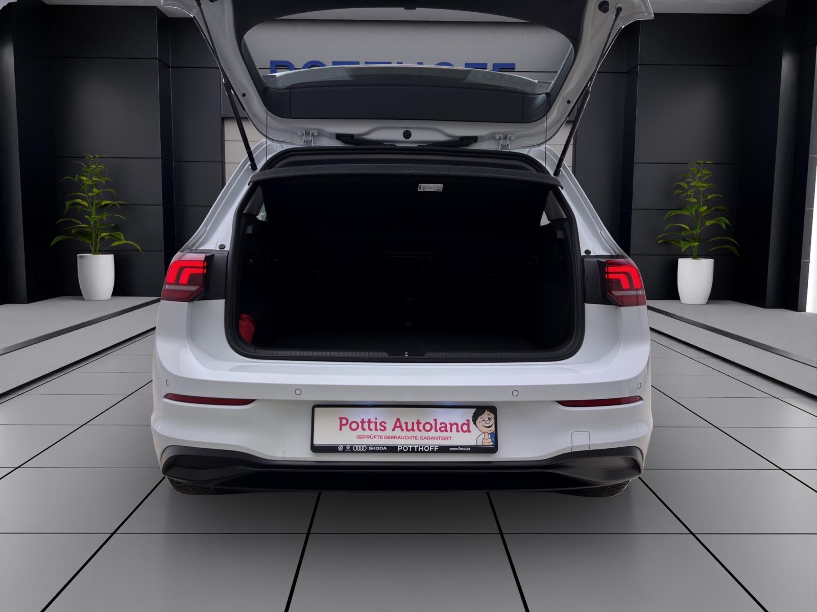 Volkswagen Golf 1.5 TSI LIFE NAVI AHK KLIMA LED