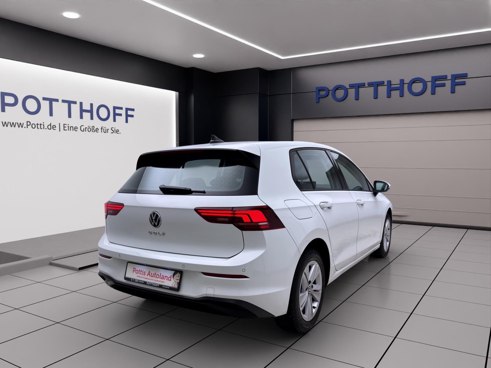 Volkswagen Golf 1.5 TSI LIFE NAVI AHK KLIMA LED