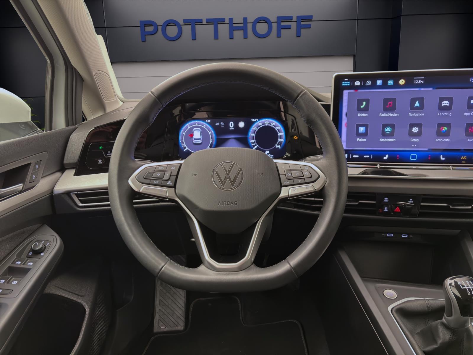 Volkswagen Golf 1.5 TSI LIFE NAVI AHK KLIMA LED
