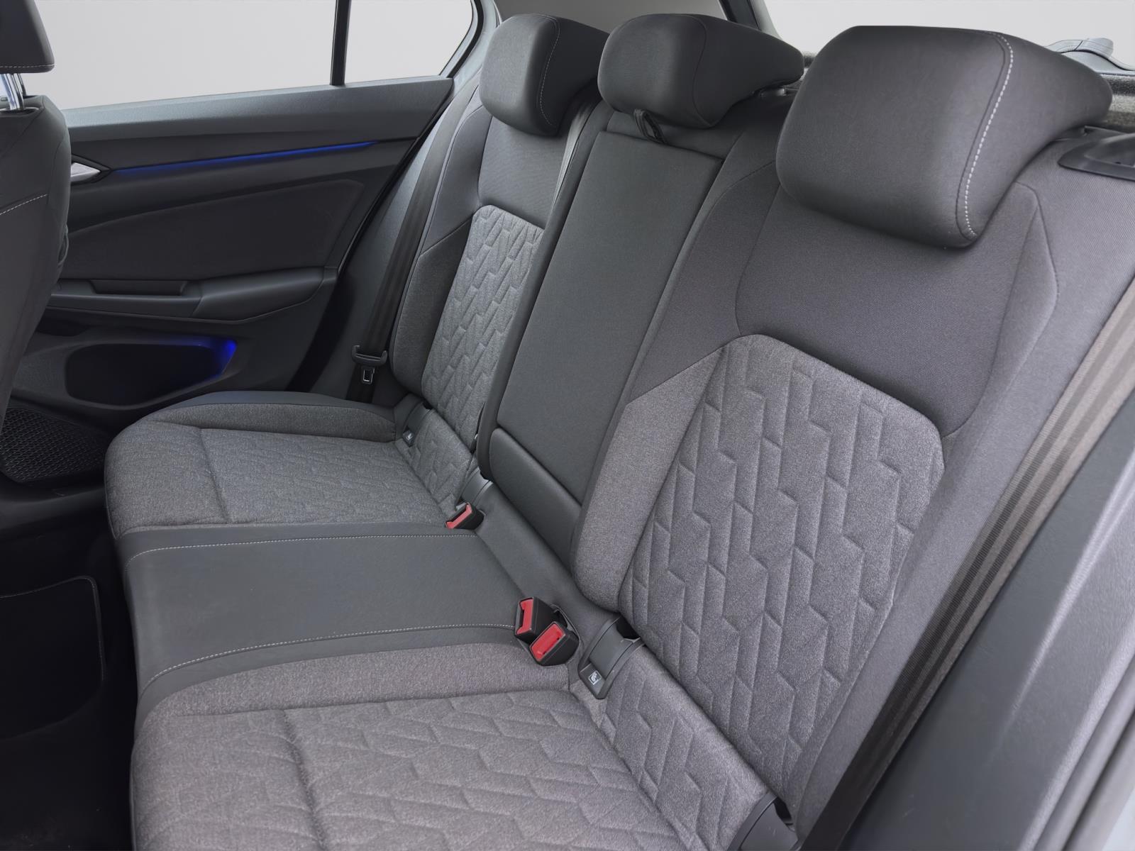 Volkswagen Golf 1.5 TSI LIFE NAVI AHK KLIMA LED
